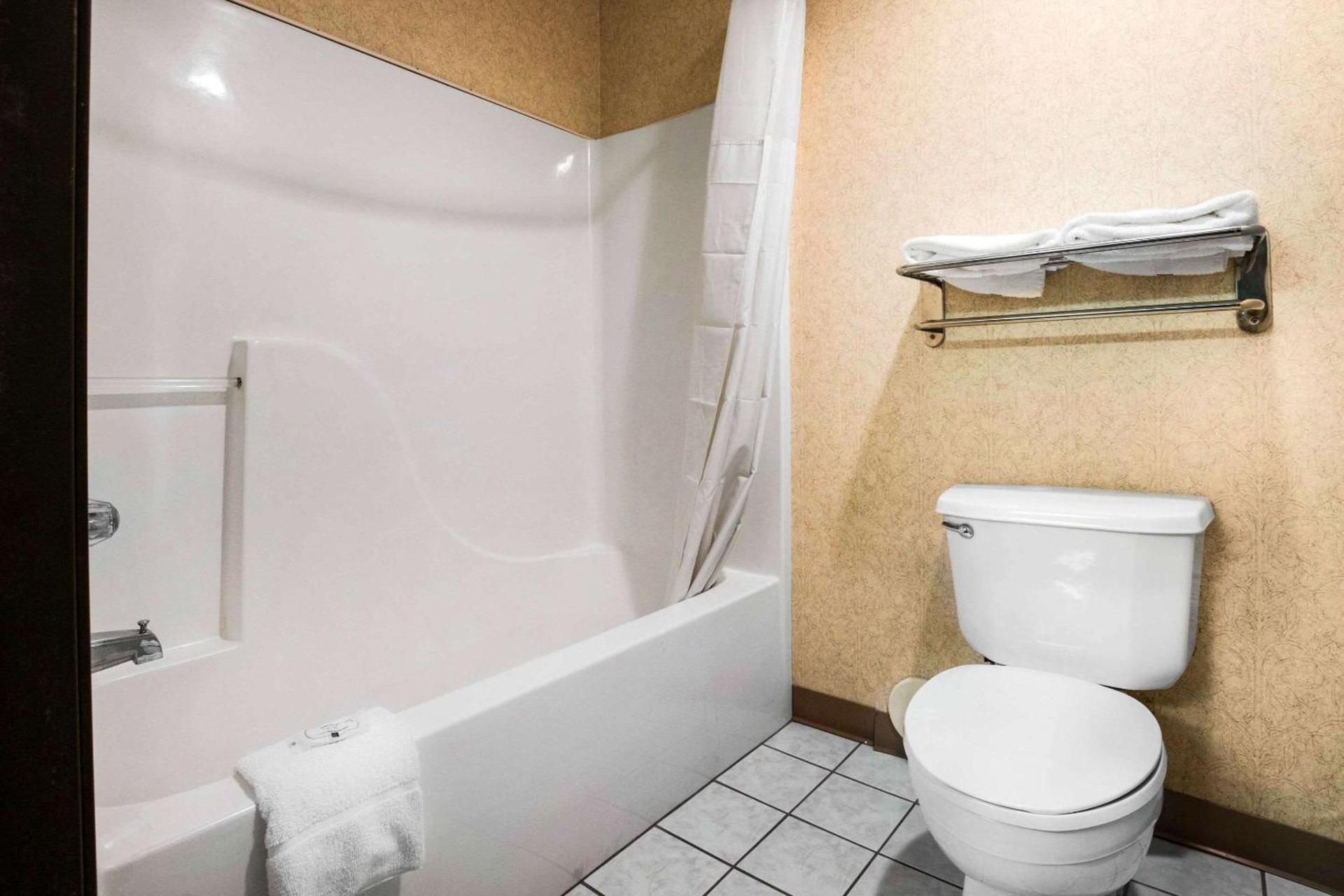 Quality Inn Monee I-57 photo 14