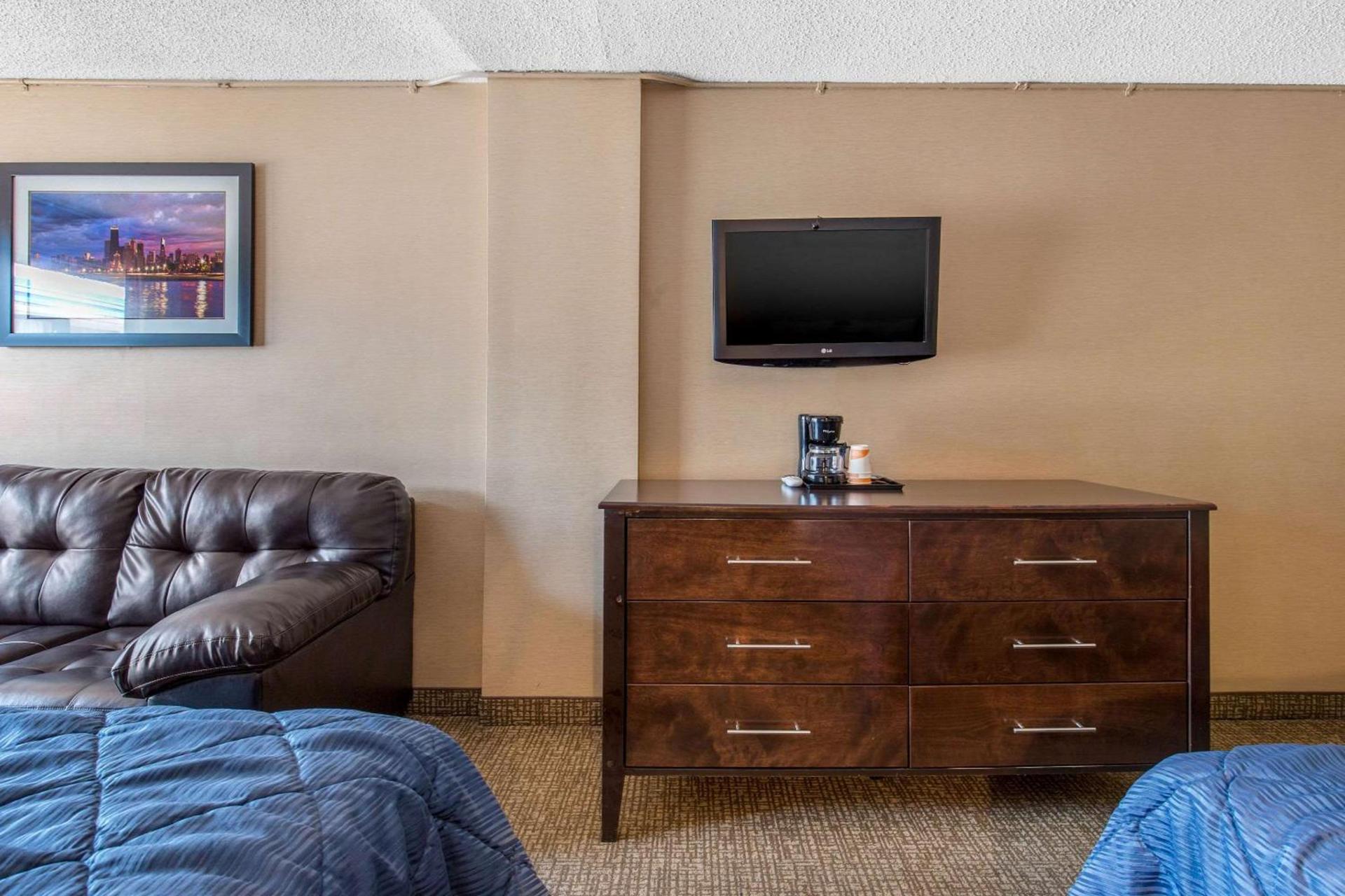 Rodeway Inn Chicago North Shore - Lincolnwood photo 17
