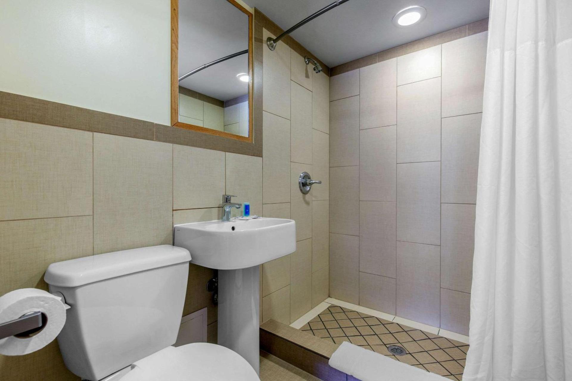 Rodeway Inn Chicago North Shore - Lincolnwood photo 18