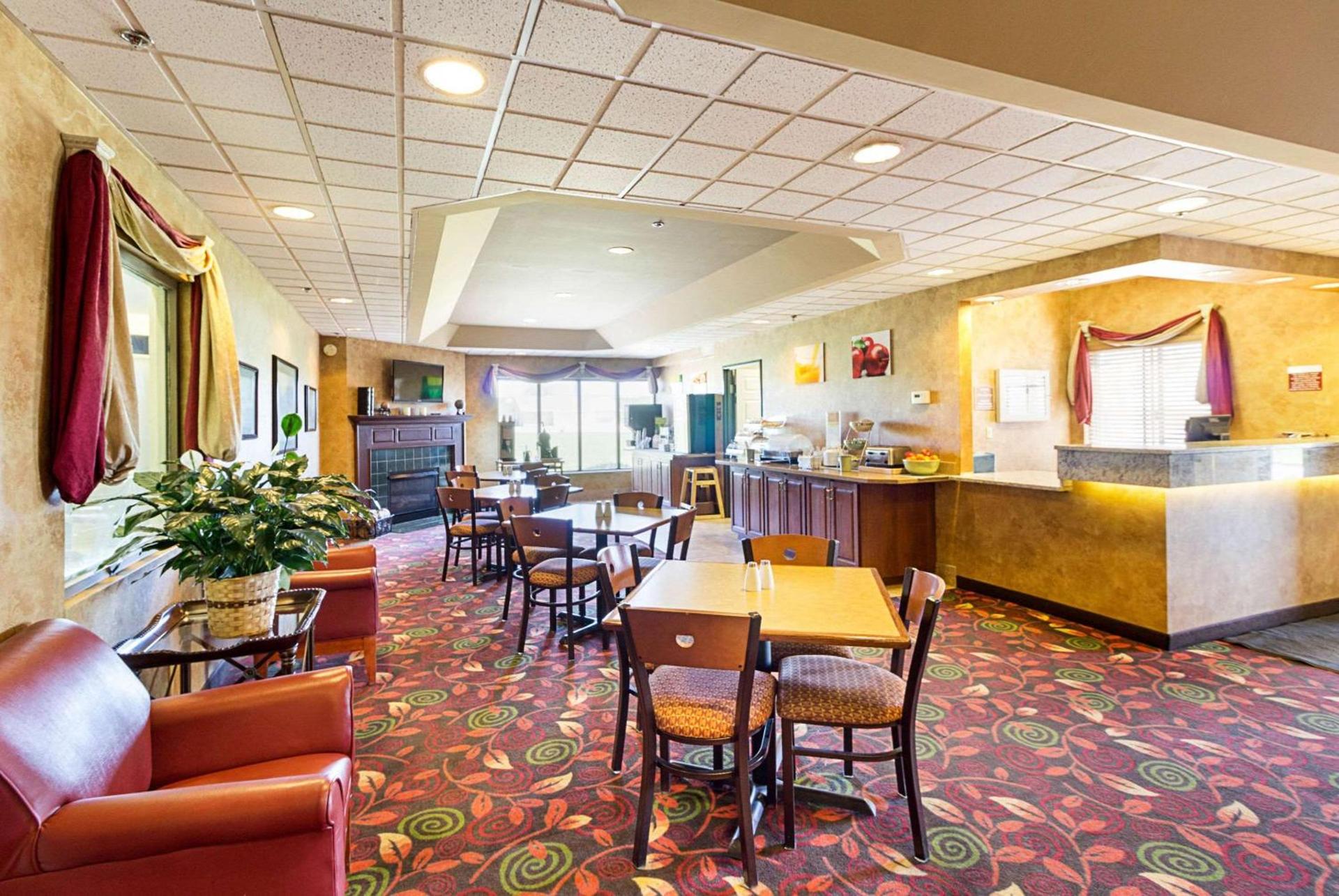 Quality Inn Fairmont photo 44