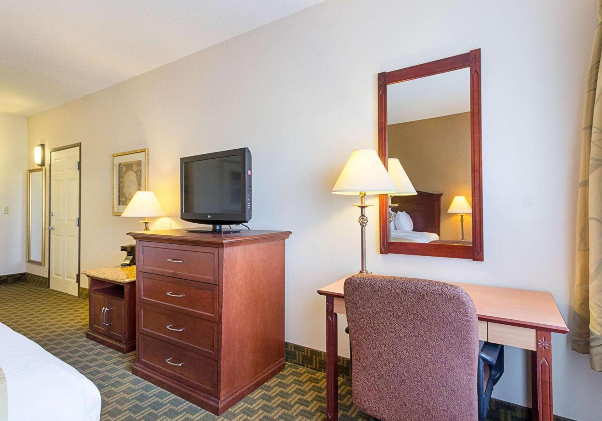 Quality Inn Fairmont photo 16