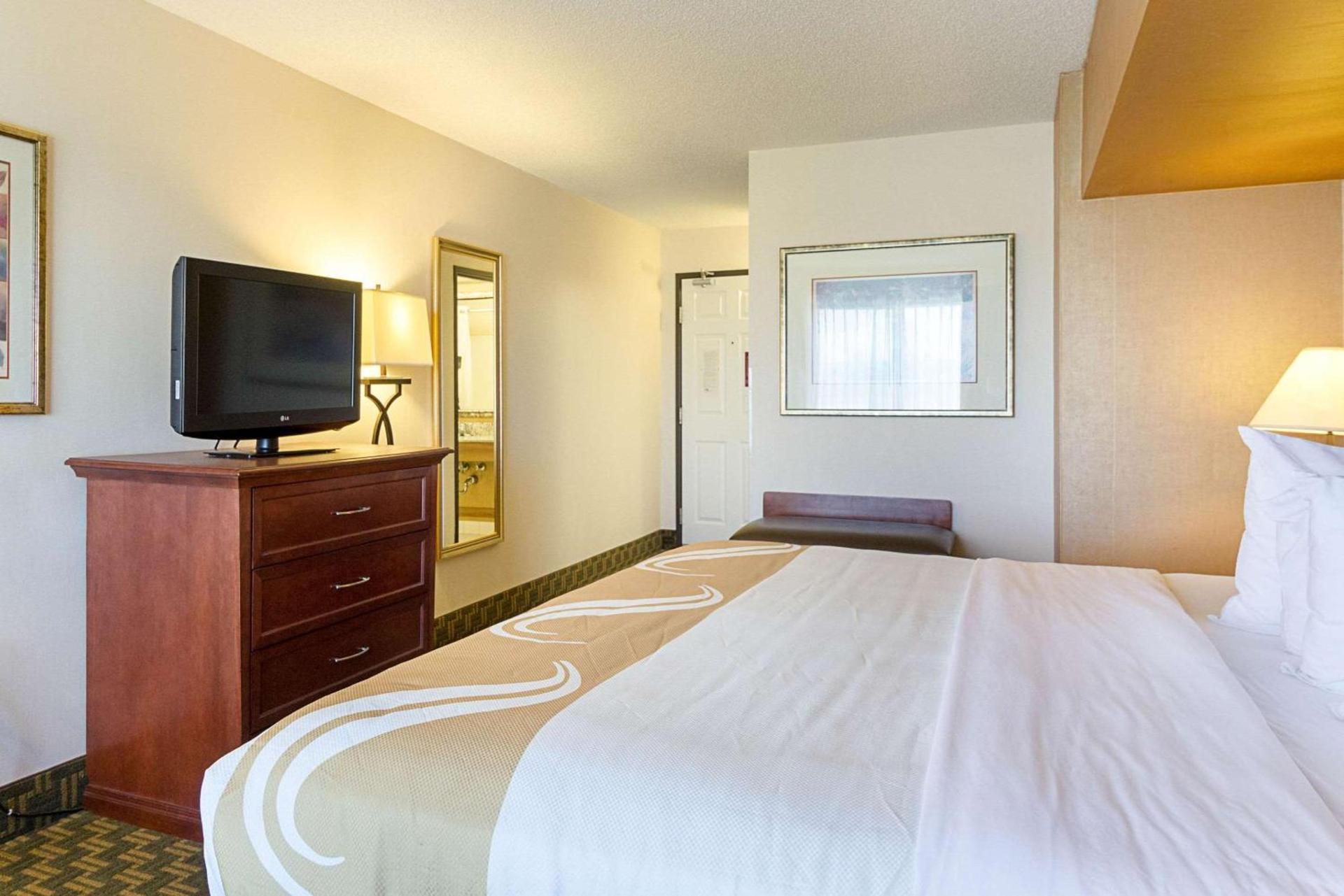 Quality Inn Fairmont photo 8