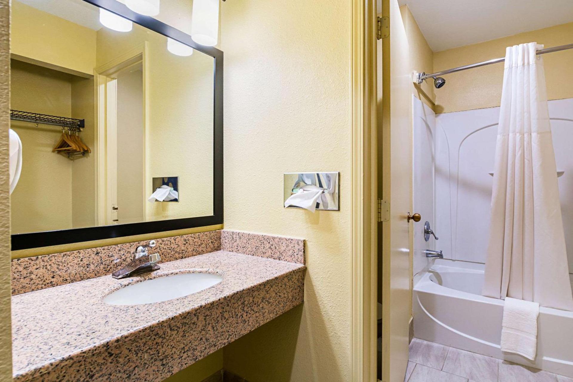 Quality Inn & Suites Greensburg I-74 photo 14