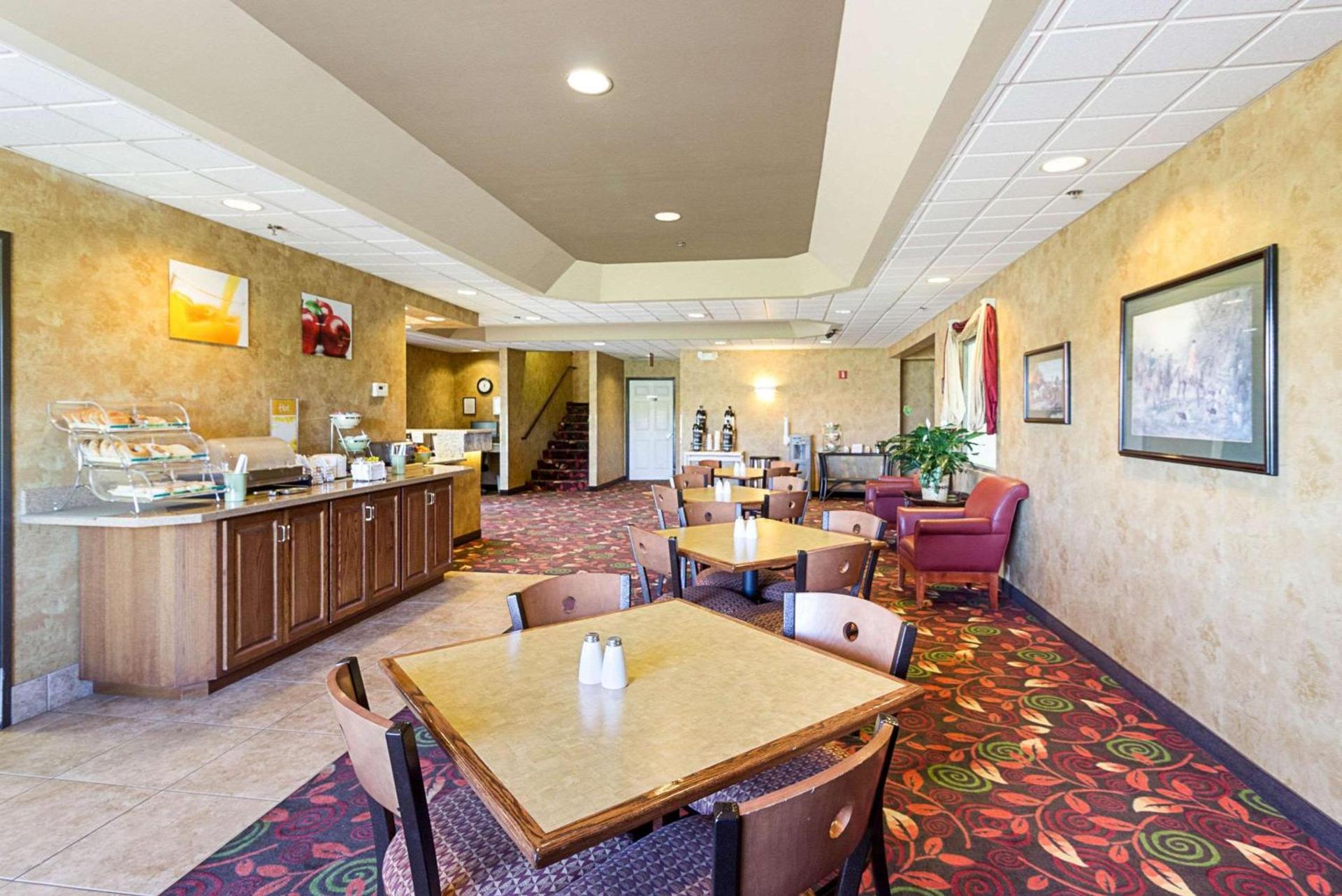 Quality Inn Fairmont photo 42