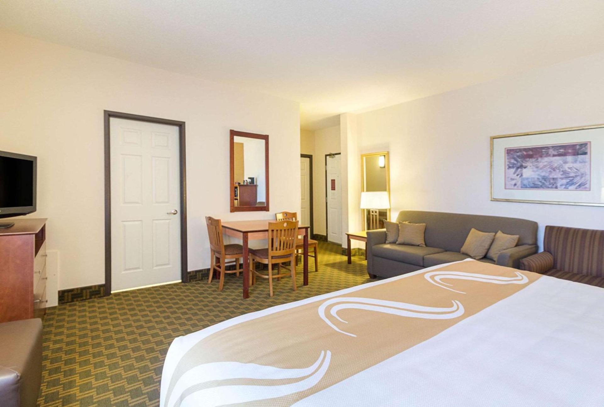 Quality Inn Fairmont photo 34