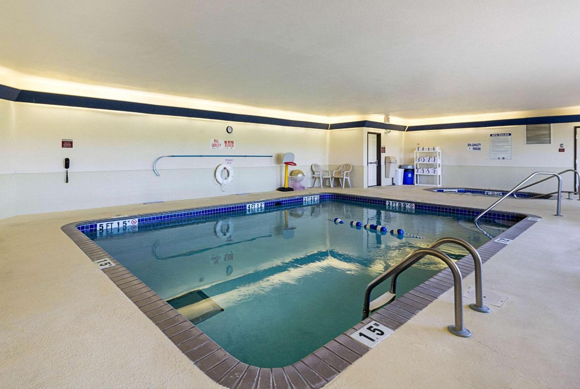 Quality Inn Fairmont photo 38