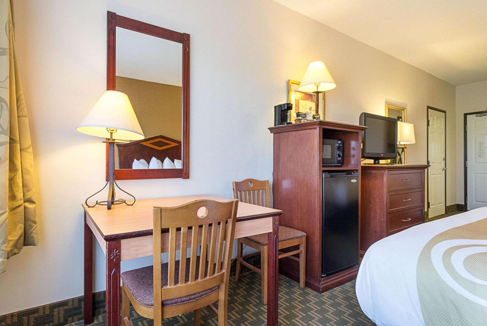 Quality Inn Fairmont photo 21