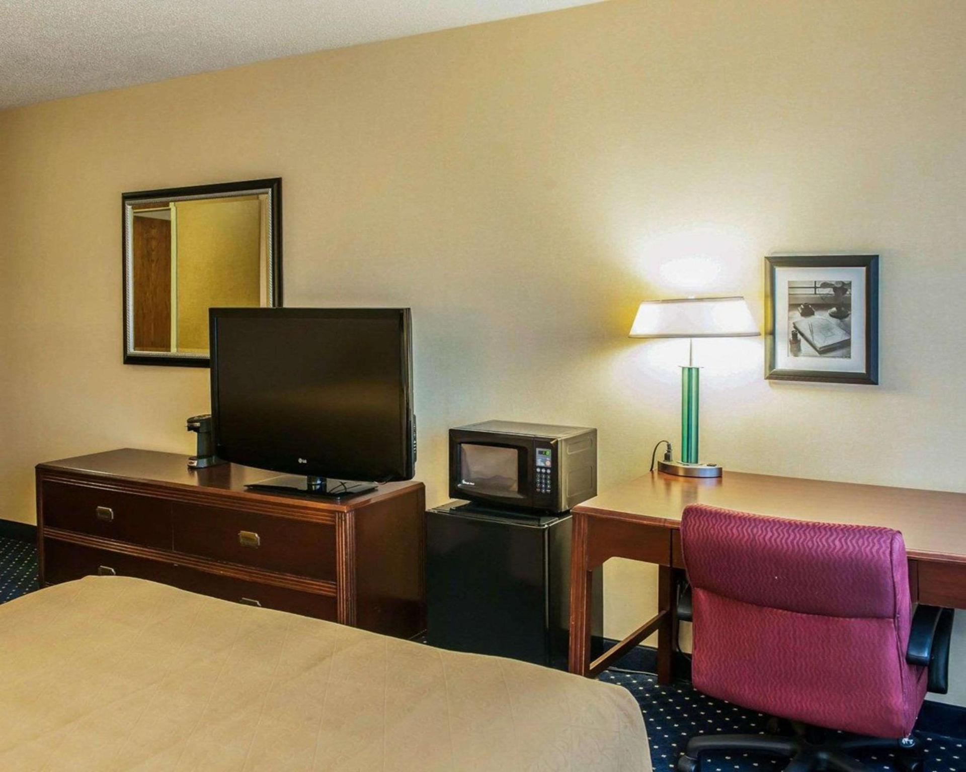 Quality Inn & Suites Goshen photo 16