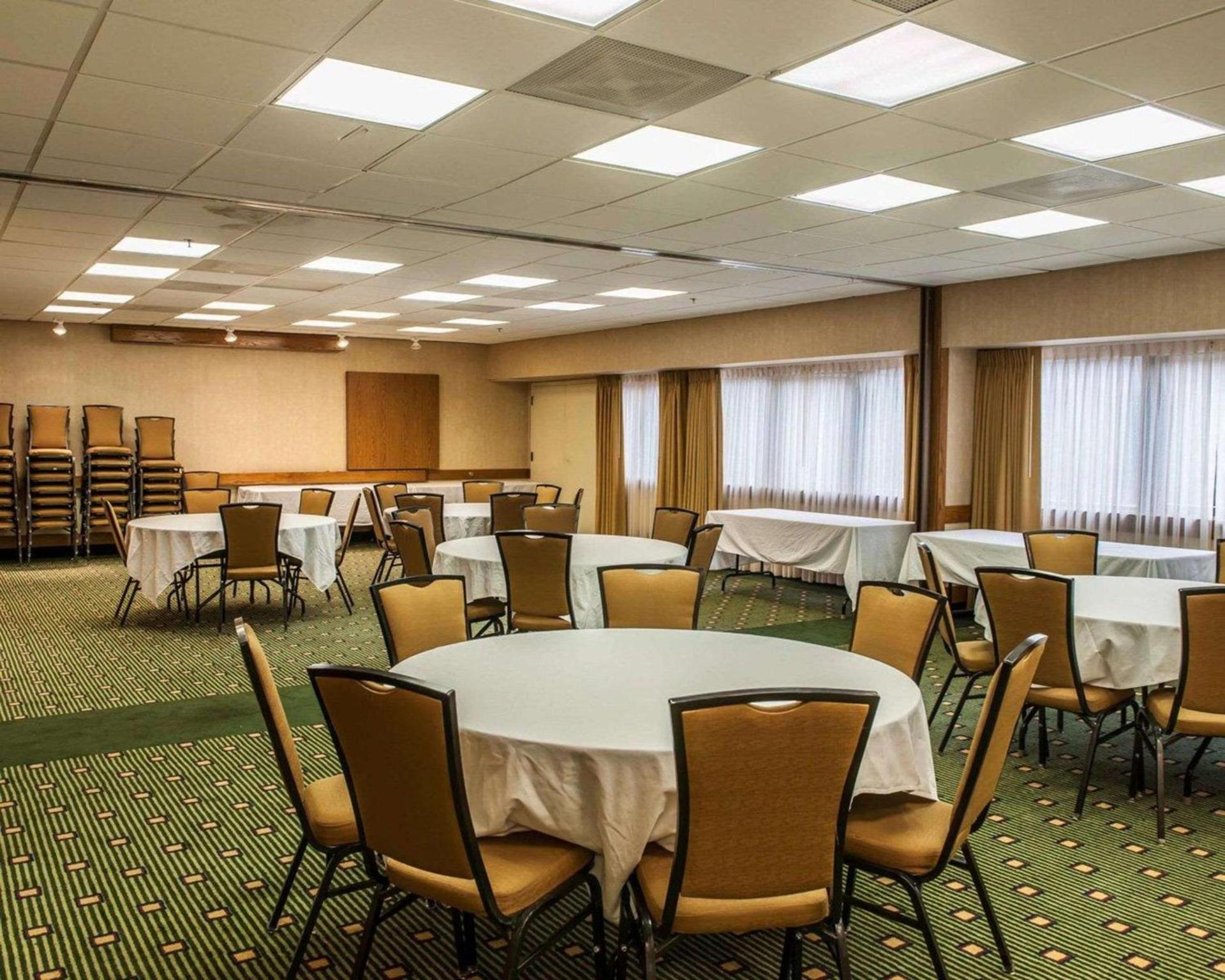 Quality Inn & Suites Goshen photo 32