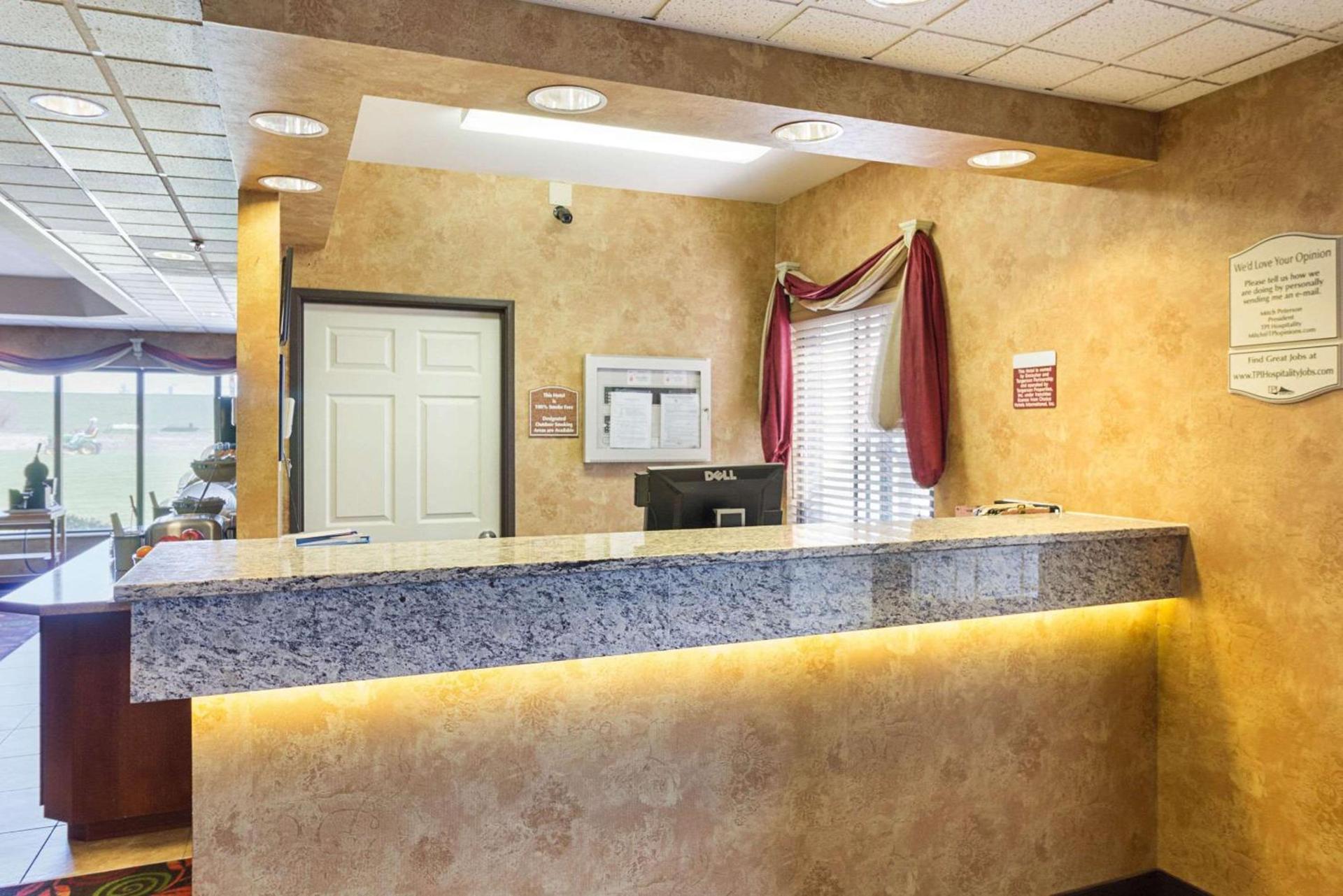 Quality Inn Fairmont photo 3