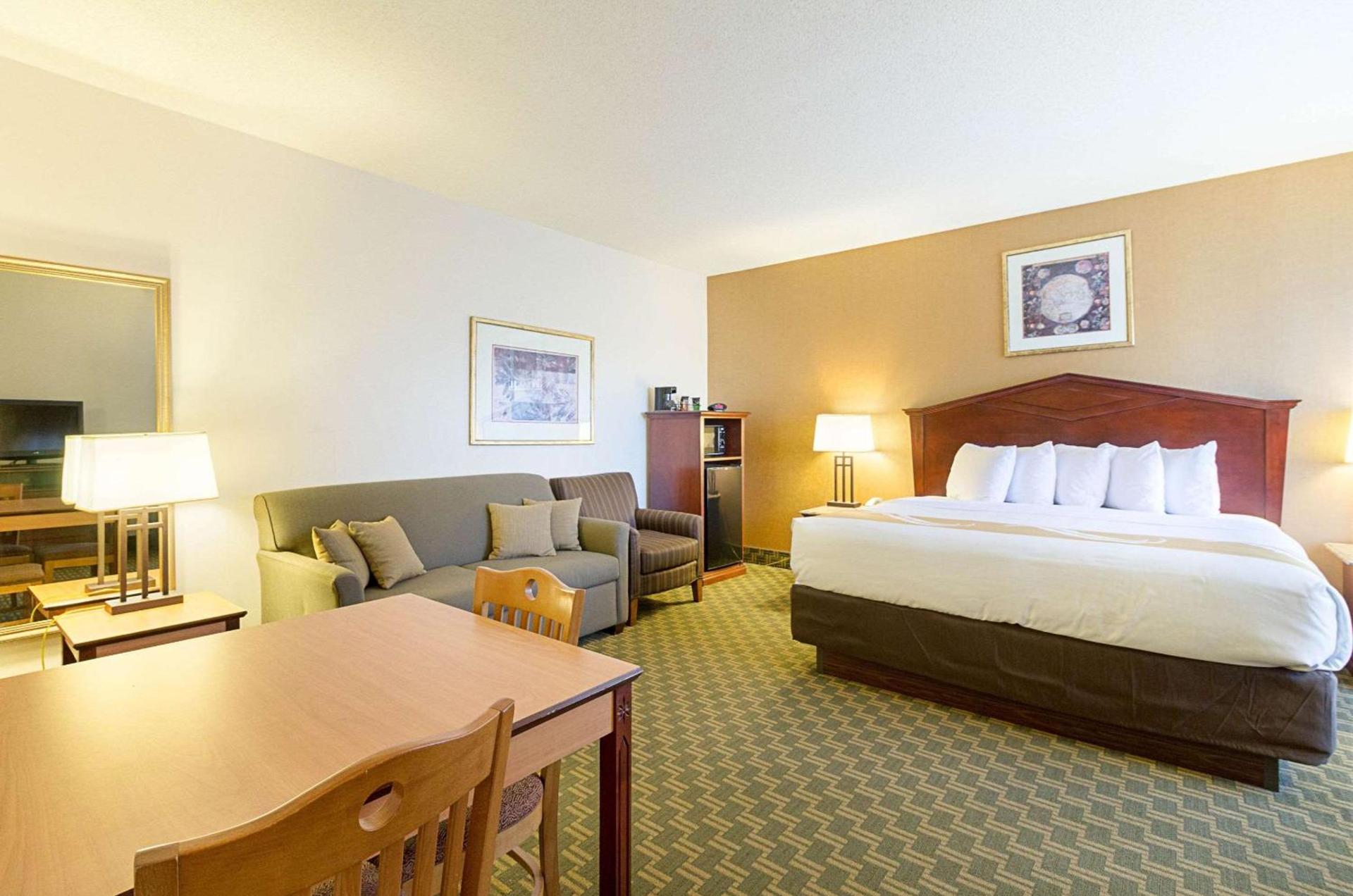 Quality Inn Fairmont photo 31