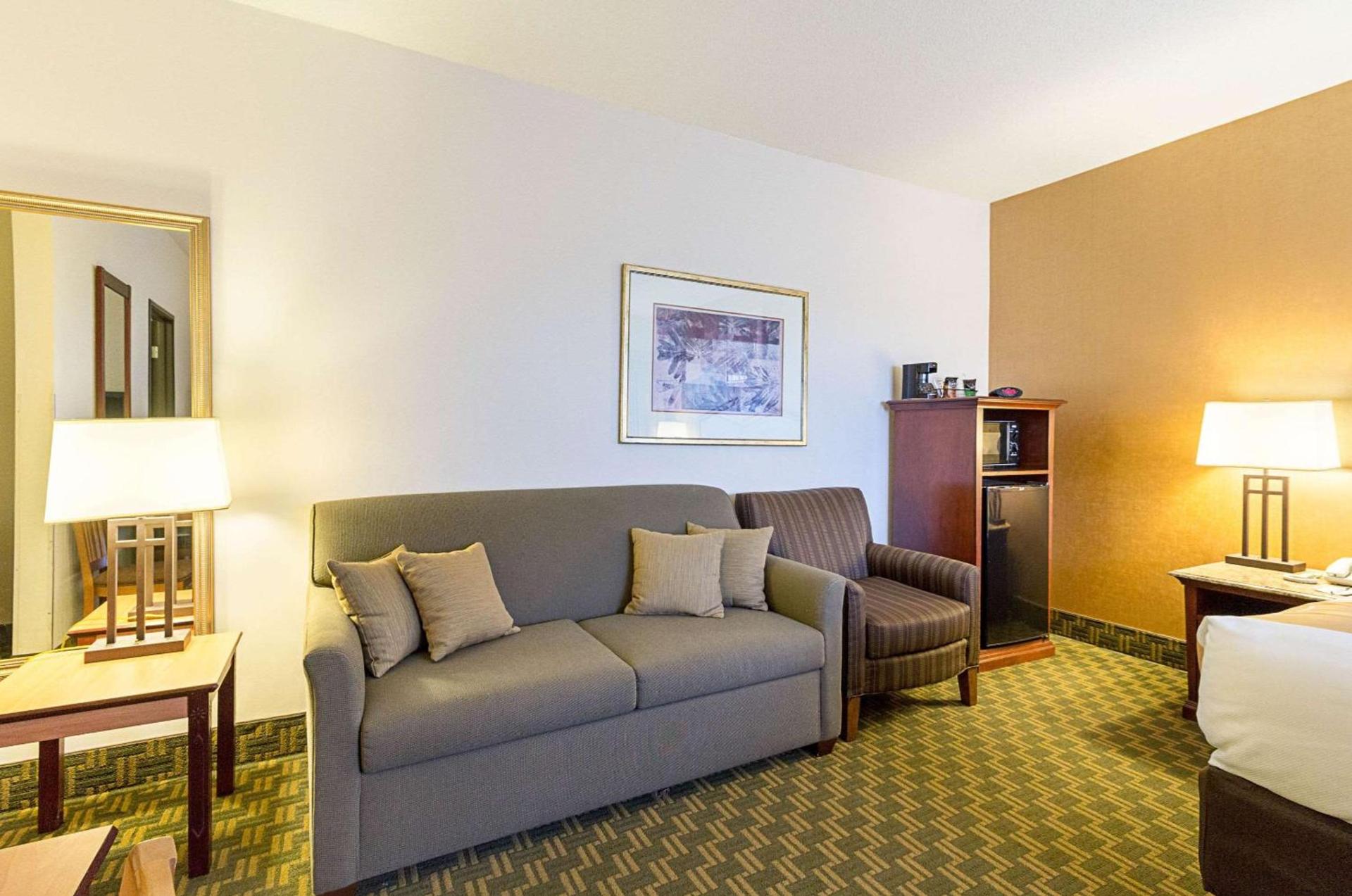 Quality Inn Fairmont photo 30