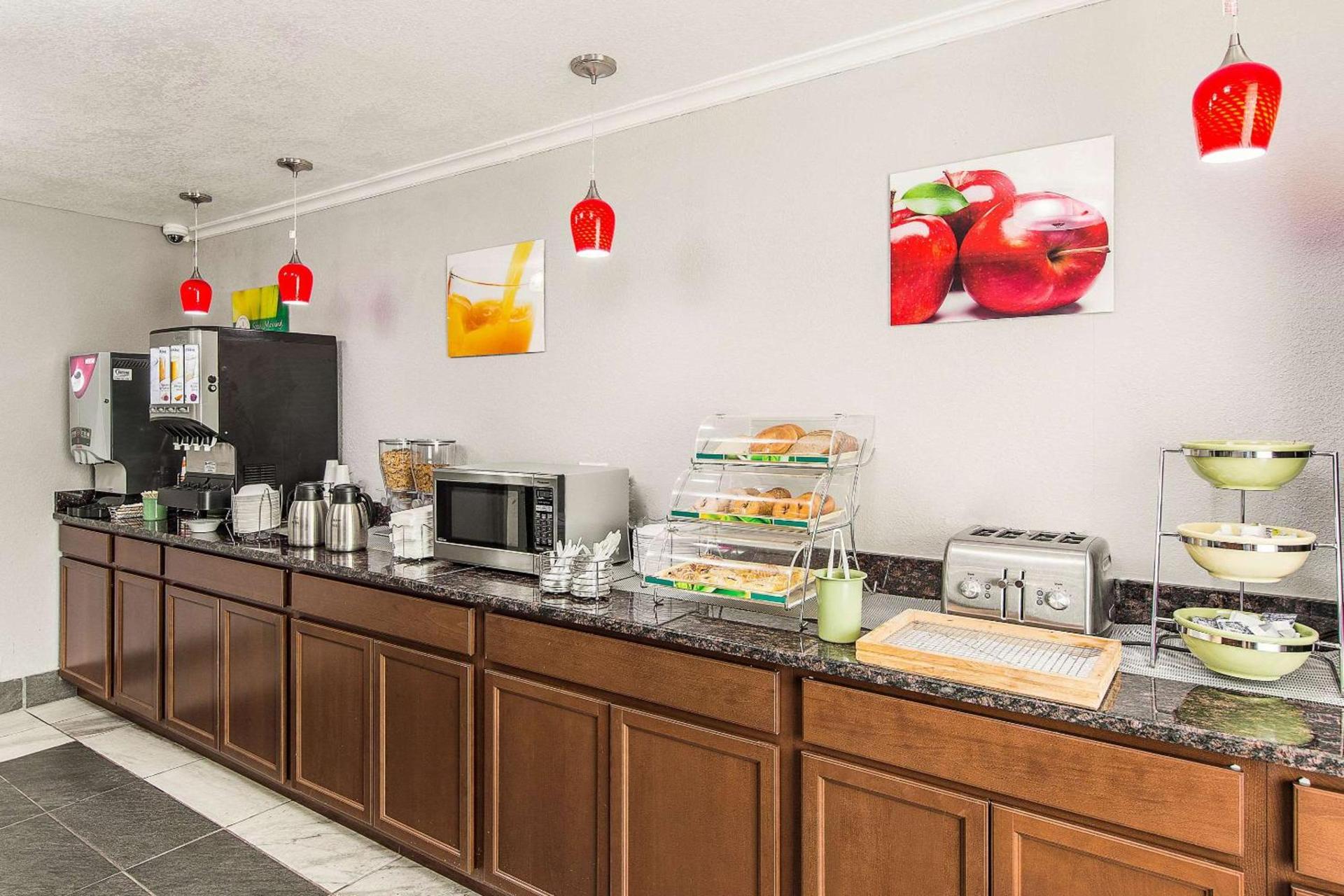 Quality Inn Forest City photo 6