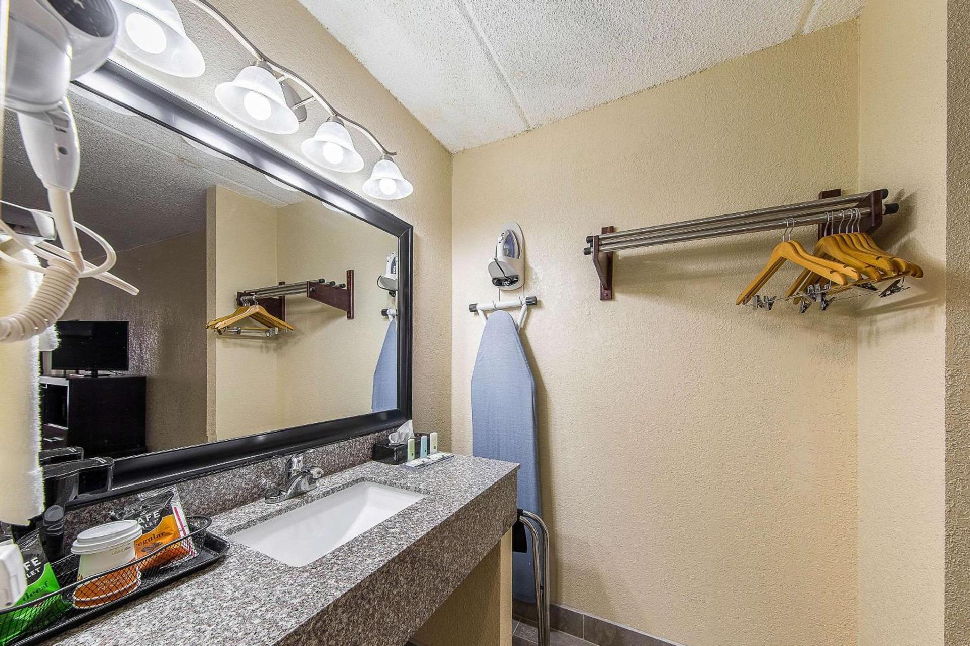Quality Inn Forest City photo 8