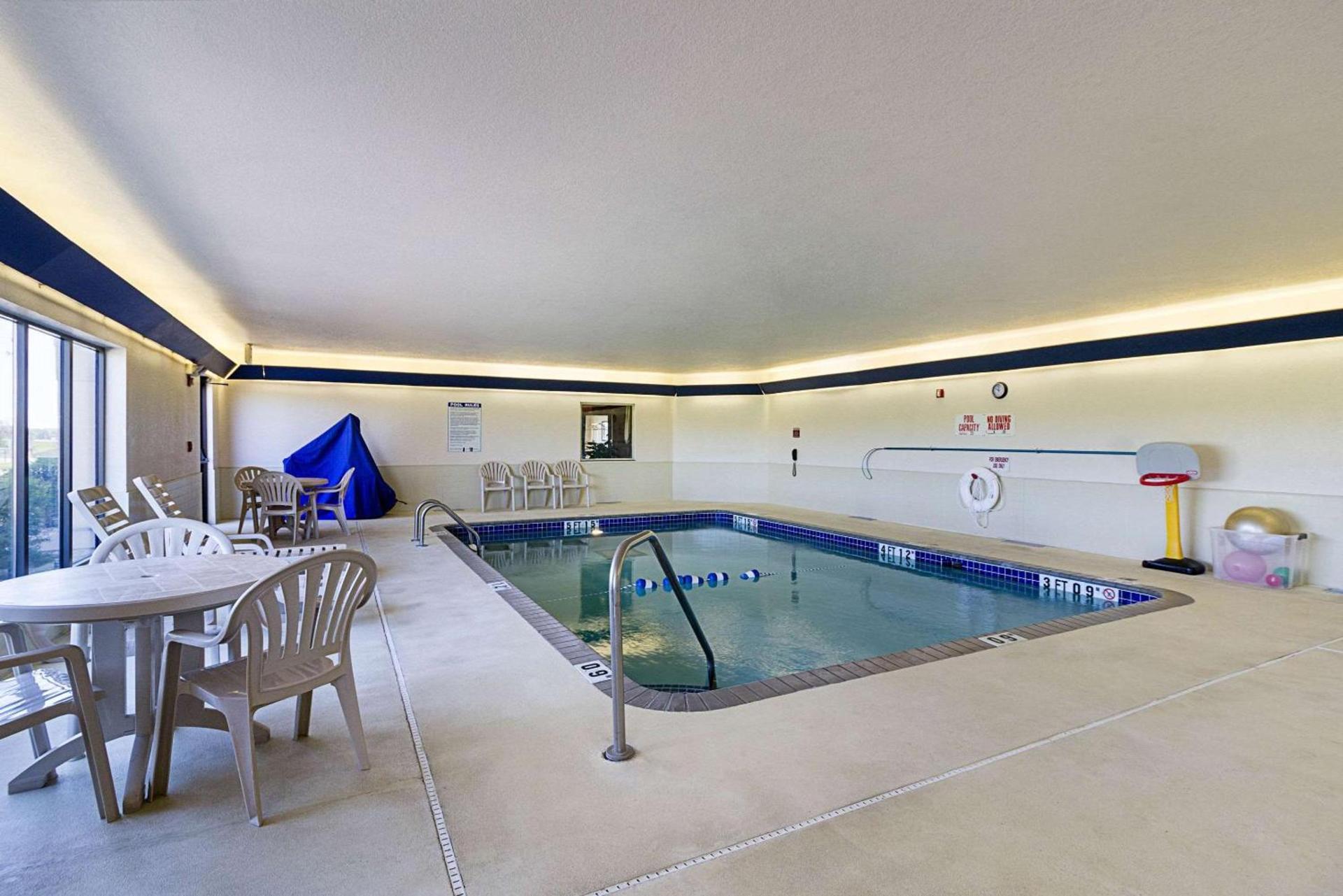 Quality Inn Fairmont photo 36