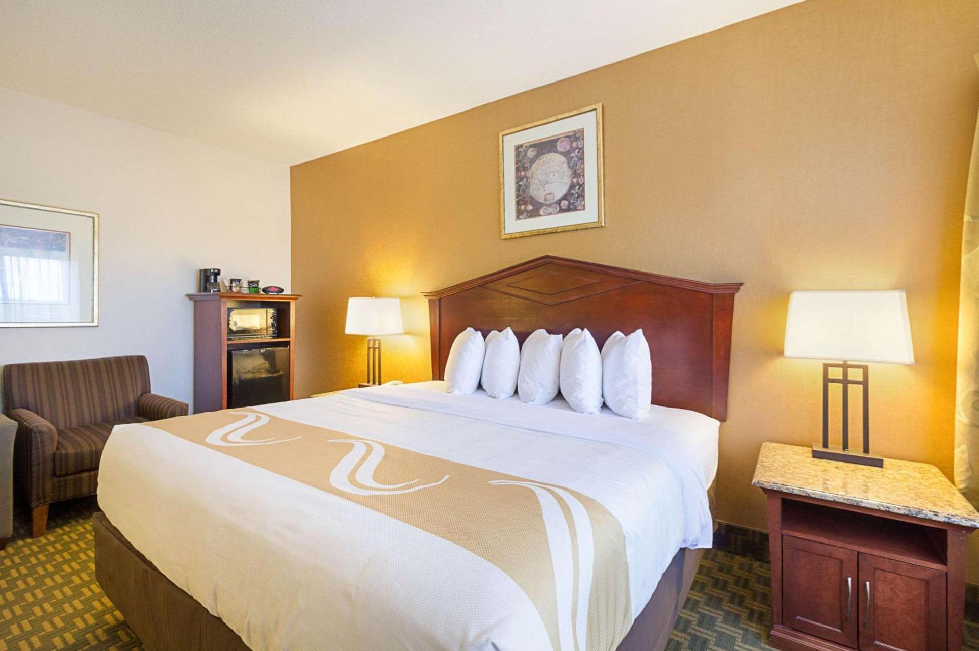 Quality Inn Fairmont photo 33