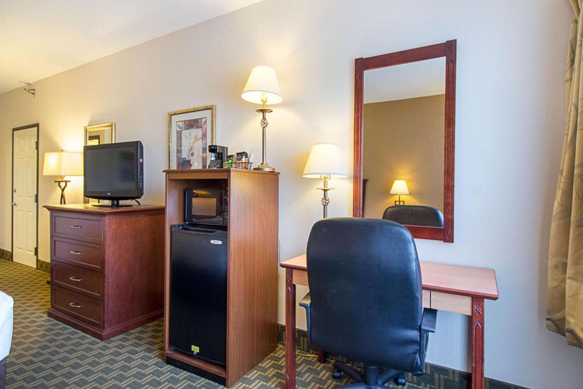 Quality Inn Fairmont photo 26