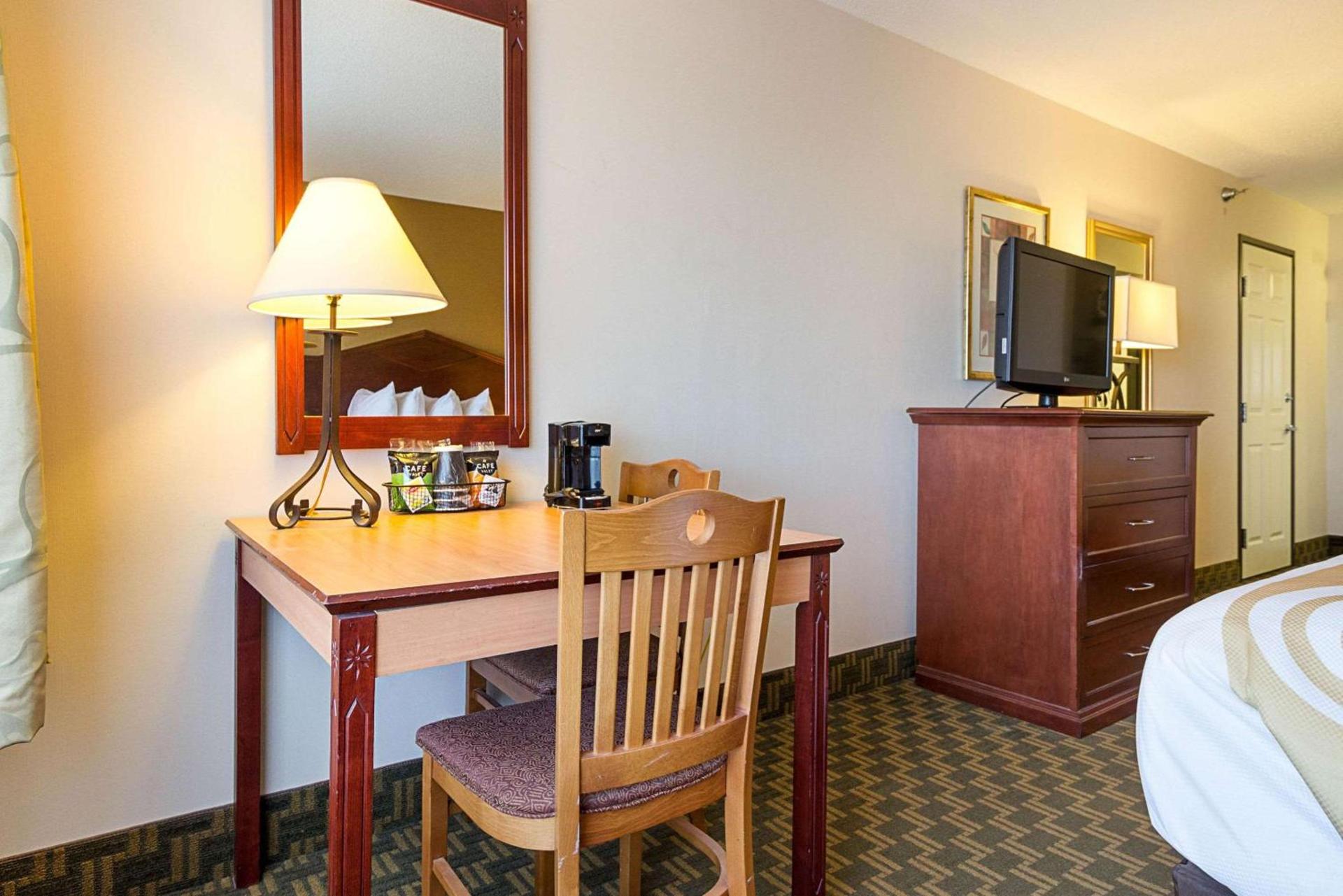 Quality Inn Fairmont photo 6