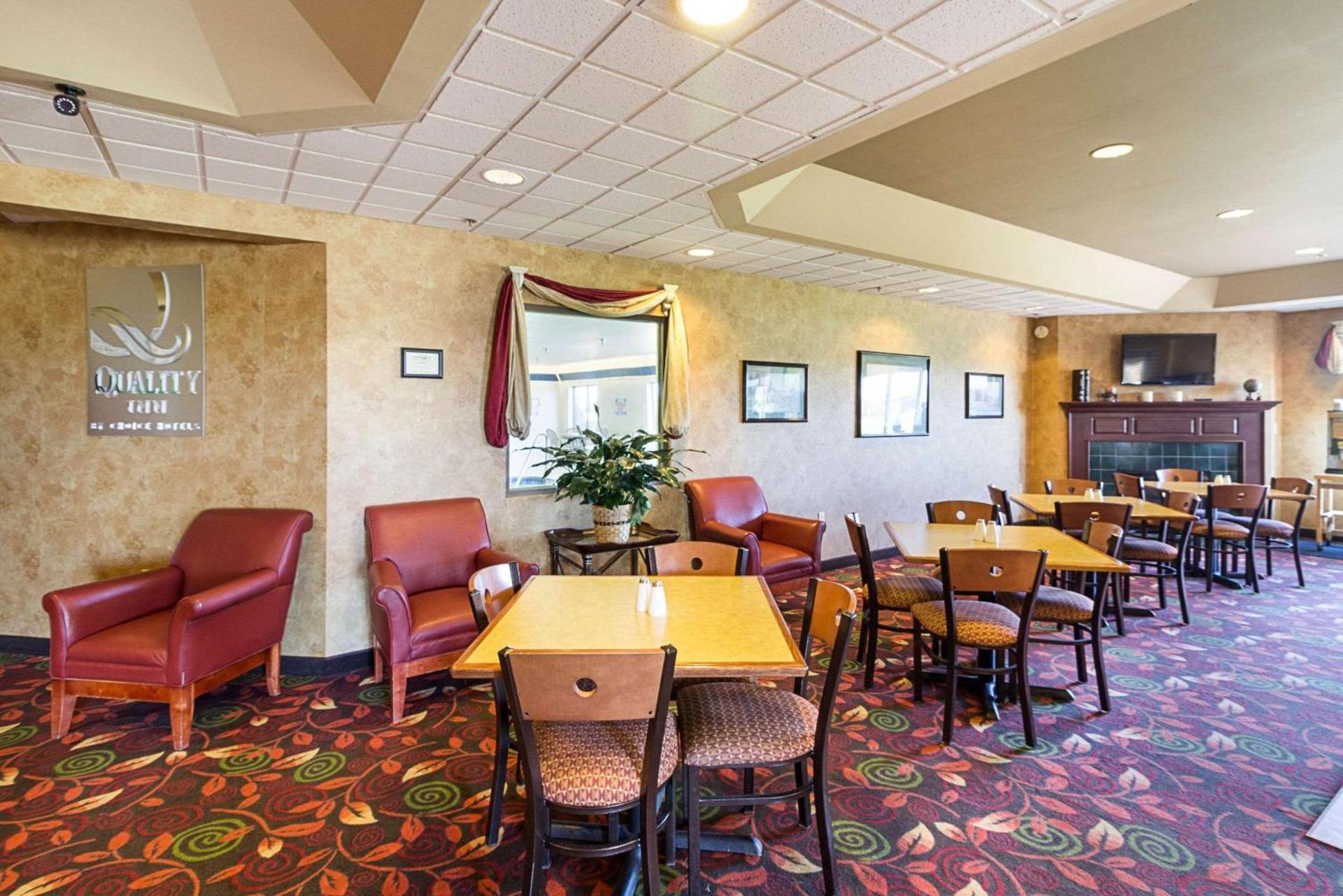 Quality Inn Fairmont photo 45