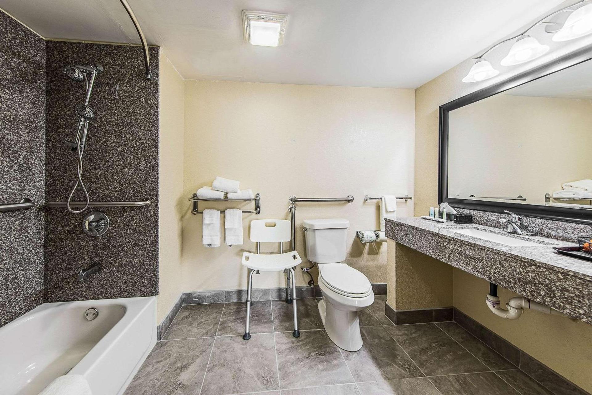 Quality Inn Forest City photo 24