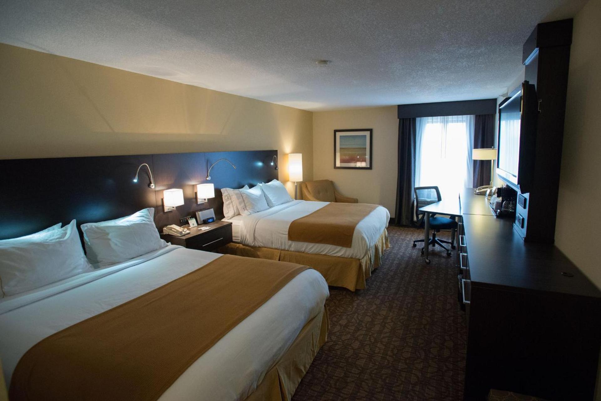 Holiday Inn Express & Suites Topeka West I-70 Wanamaker by IHG photo 6