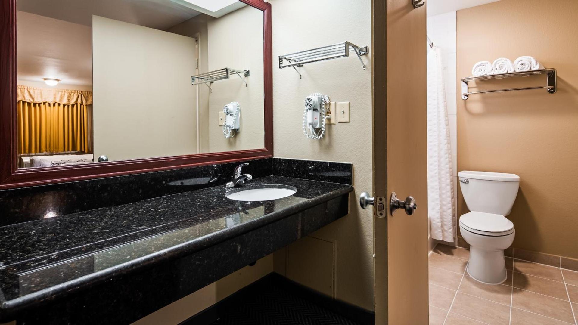 Rancho San Diego Inn & Suites photo 16