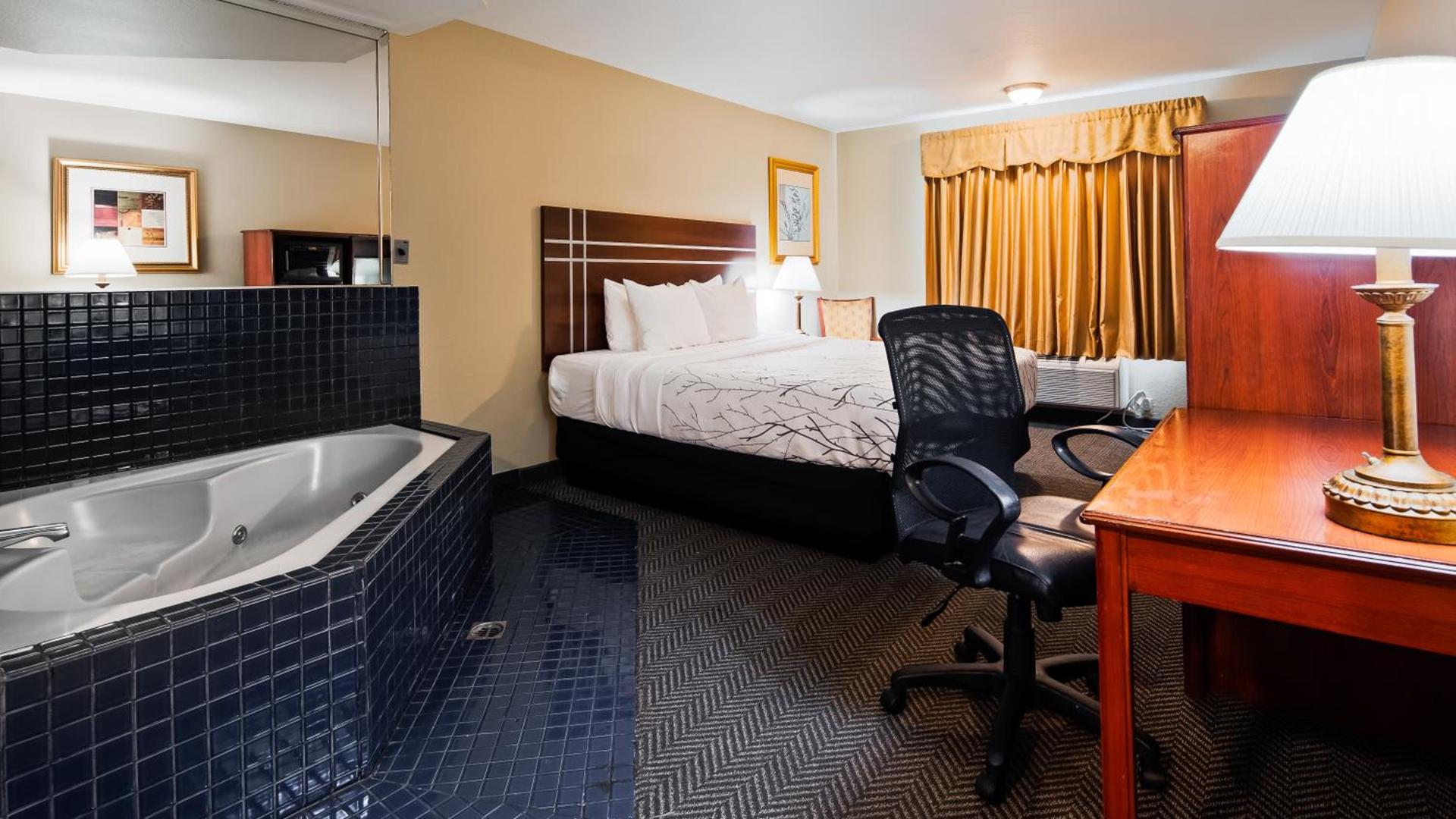 Rancho San Diego Inn & Suites photo 12