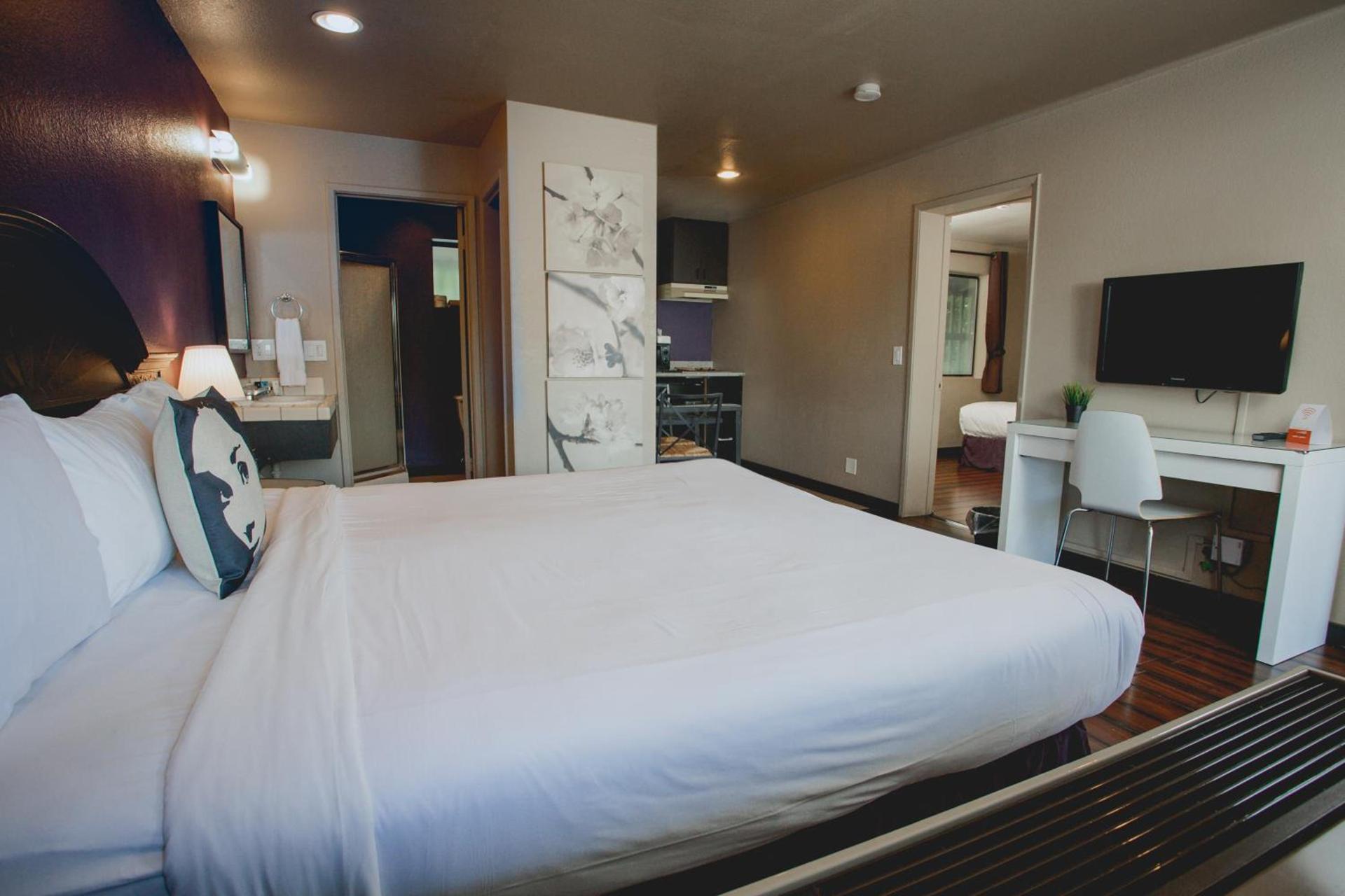 Alura Inn photo 24