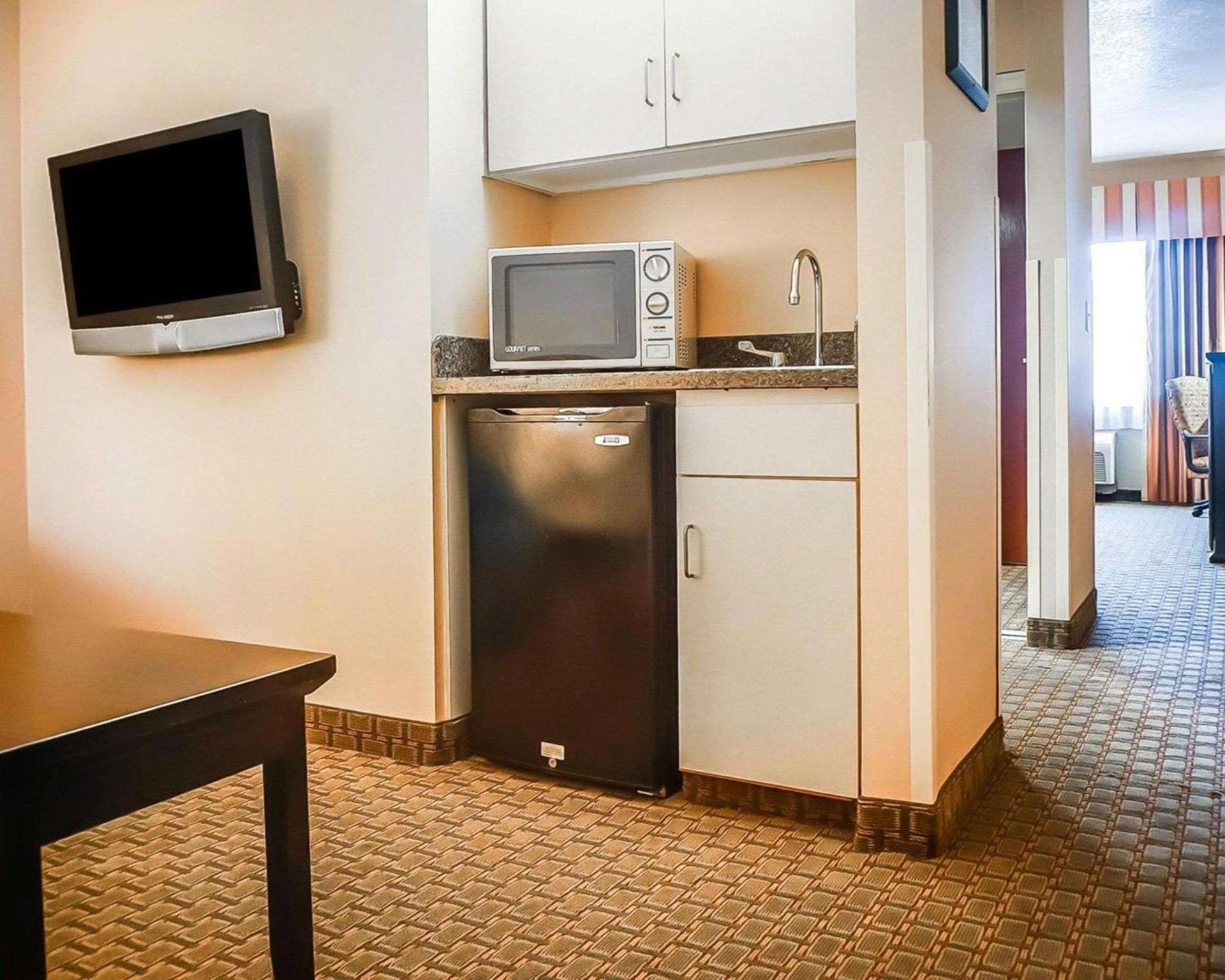 Quality Inn & Suites Roswell North photo 20