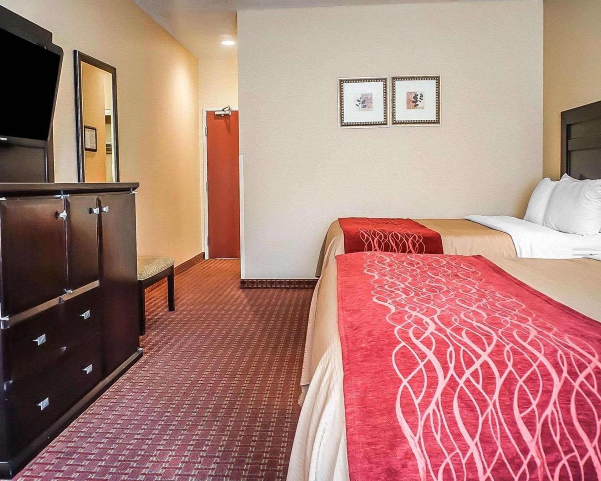 Quality Inn & Suites Roswell North photo 18
