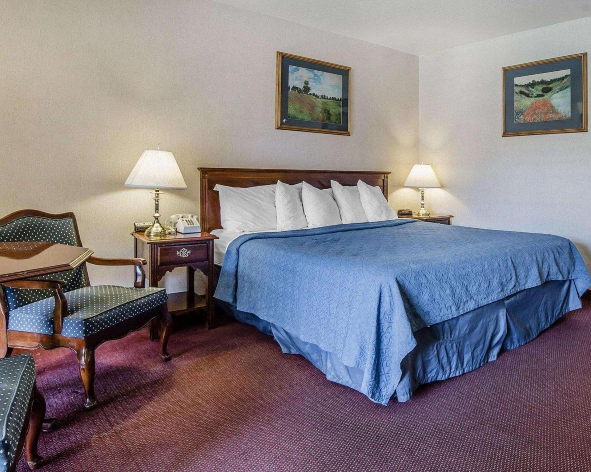 Econo Lodge Near Reno-Sparks Convention Center photo 2