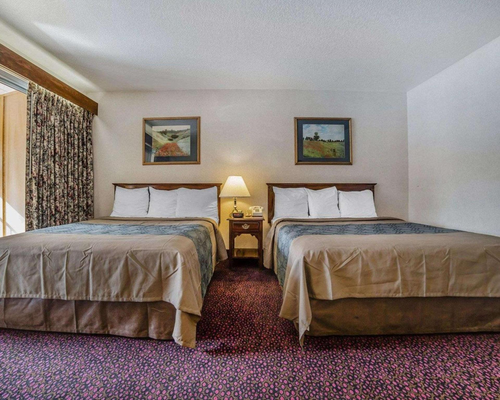 Econo Lodge Near Reno-Sparks Convention Center photo 3