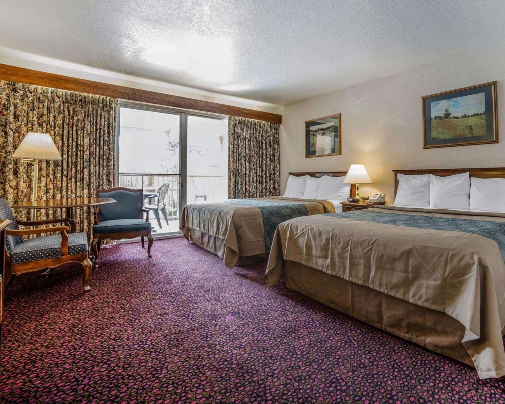 Econo Lodge Near Reno-Sparks Convention Center photo 5