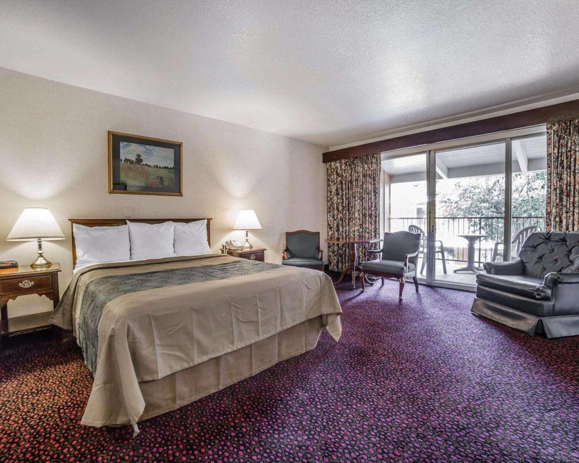 Econo Lodge Near Reno-Sparks Convention Center photo 6