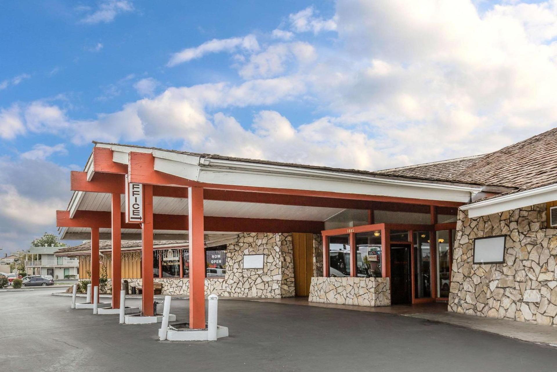Econo Lodge Near Reno-Sparks Convention Center photo 12
