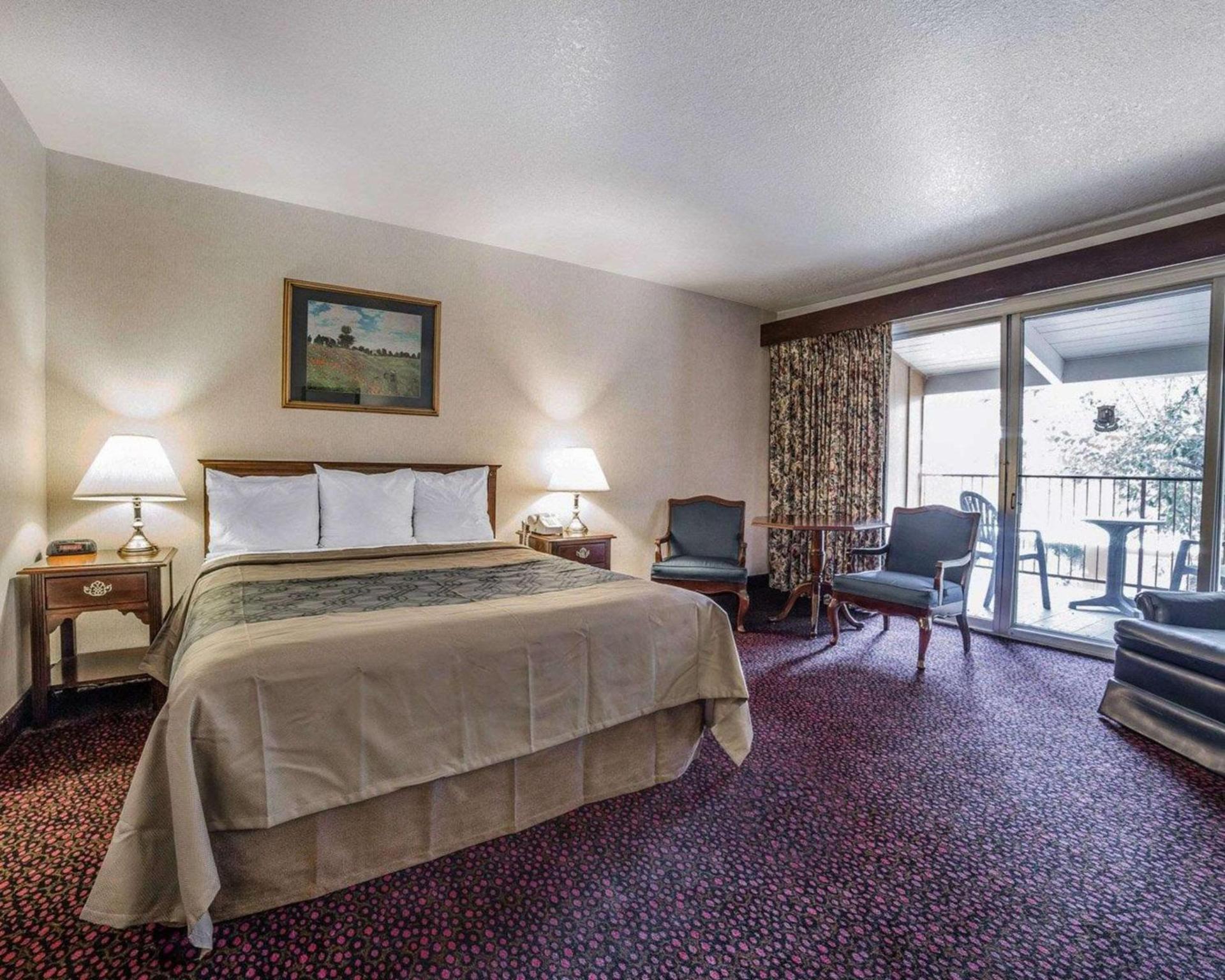 Econo Lodge Near Reno-Sparks Convention Center photo 17