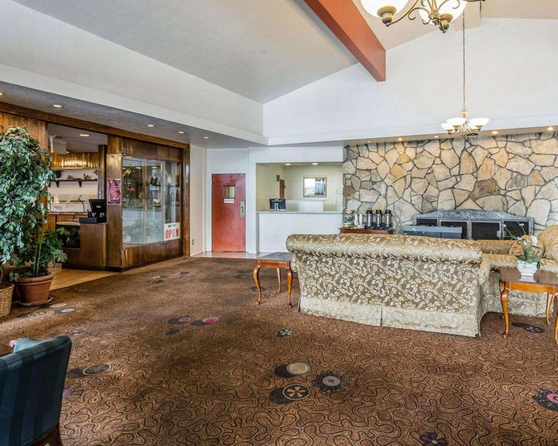 Econo Lodge Near Reno-Sparks Convention Center photo 18