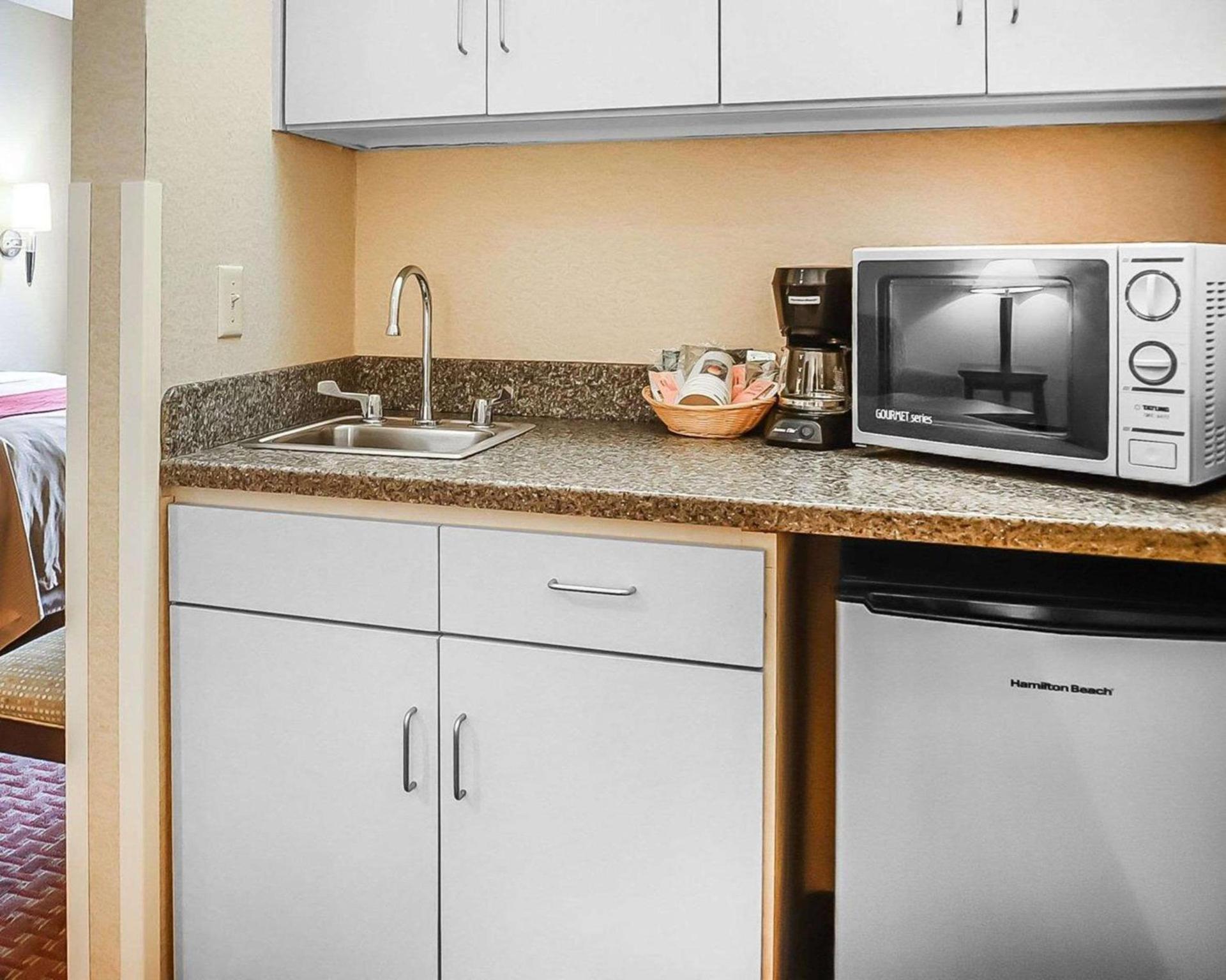 Quality Inn & Suites Roswell North photo 12