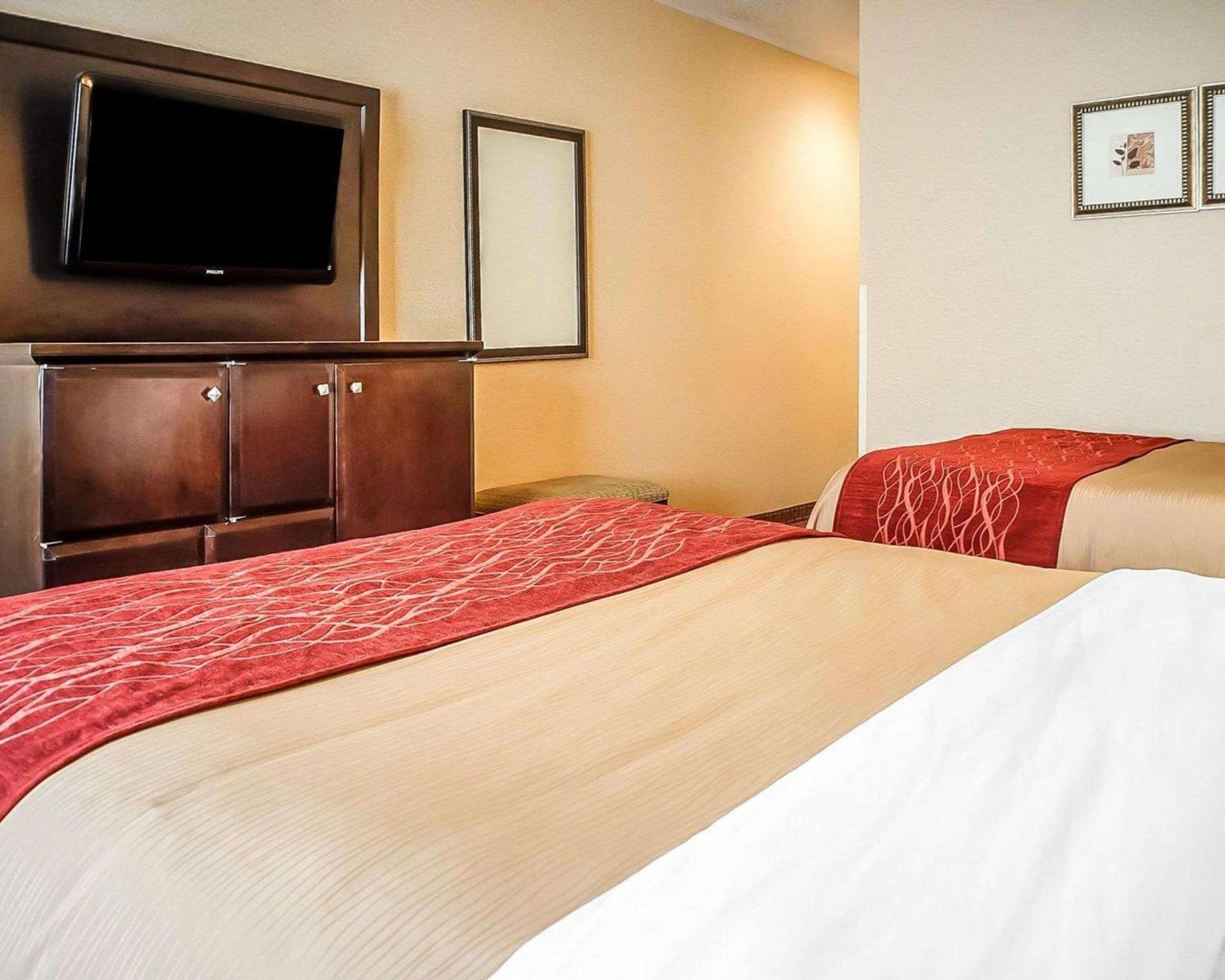Quality Inn & Suites Roswell North photo 11