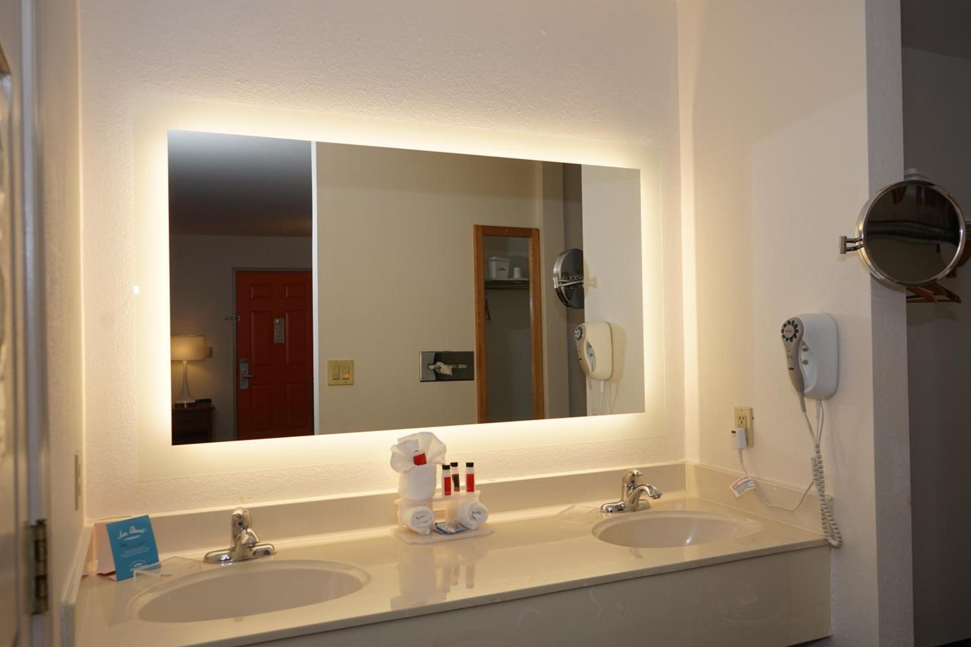 Howard Johnson by Wyndham Salinas photo 56