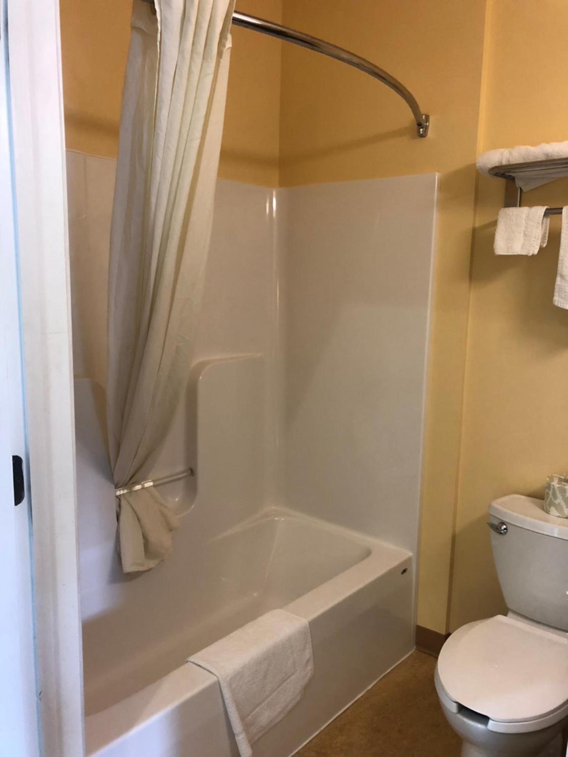 Budget Inn Williamsport photo 6