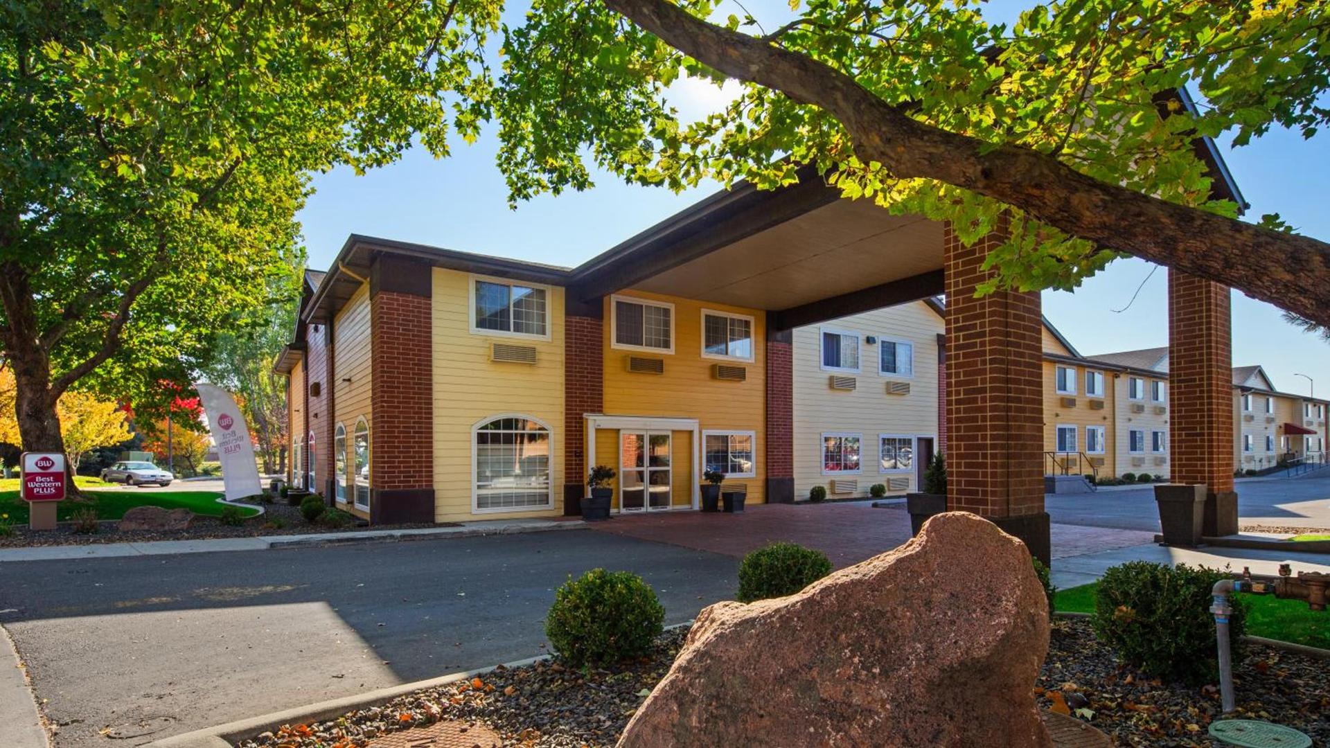 Best Western Plus Meridian photo 1