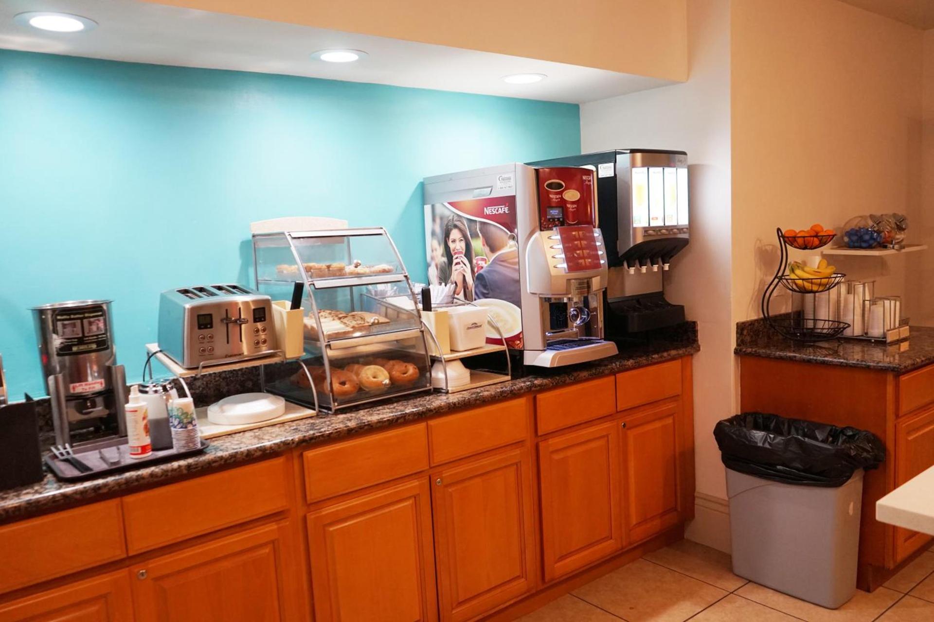 Howard Johnson by Wyndham Salinas photo 37