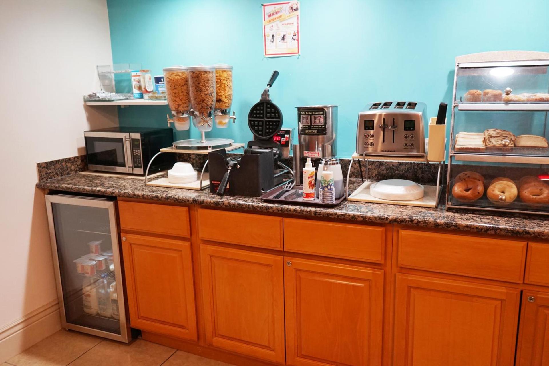 Howard Johnson by Wyndham Salinas photo 36