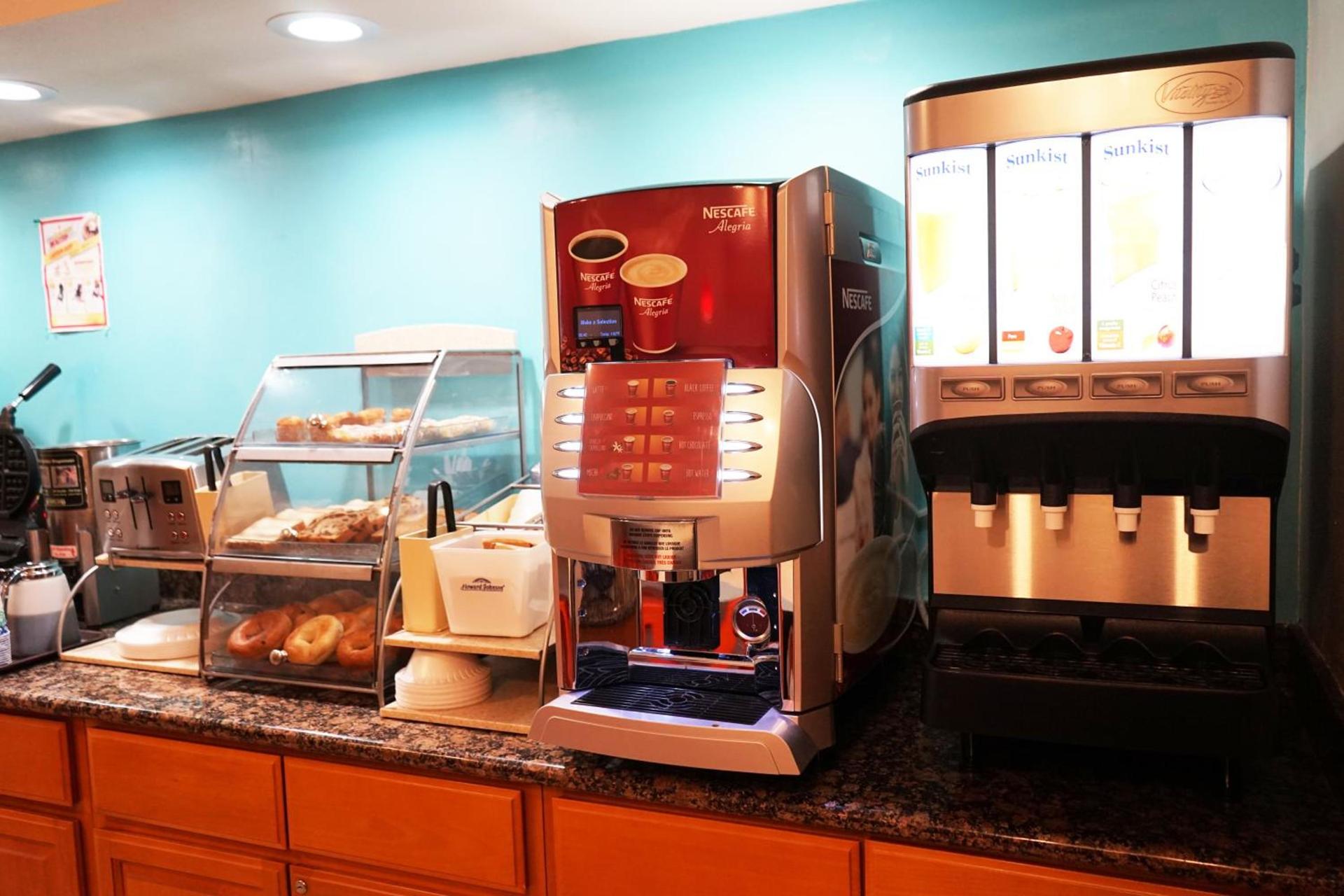 Howard Johnson by Wyndham Salinas photo 35