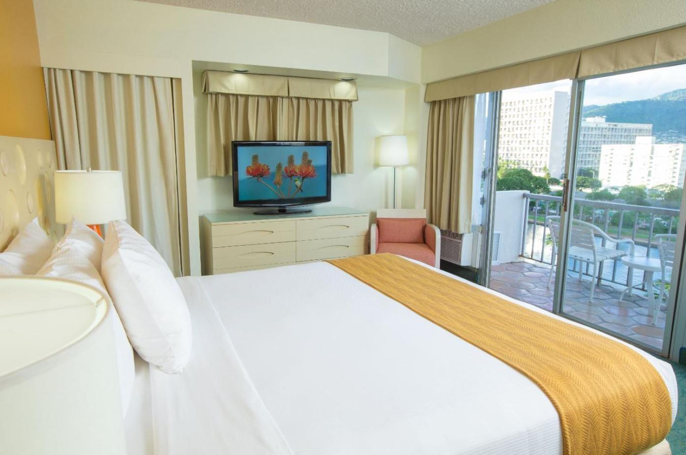 Coconut Waikiki Hotel photo 9