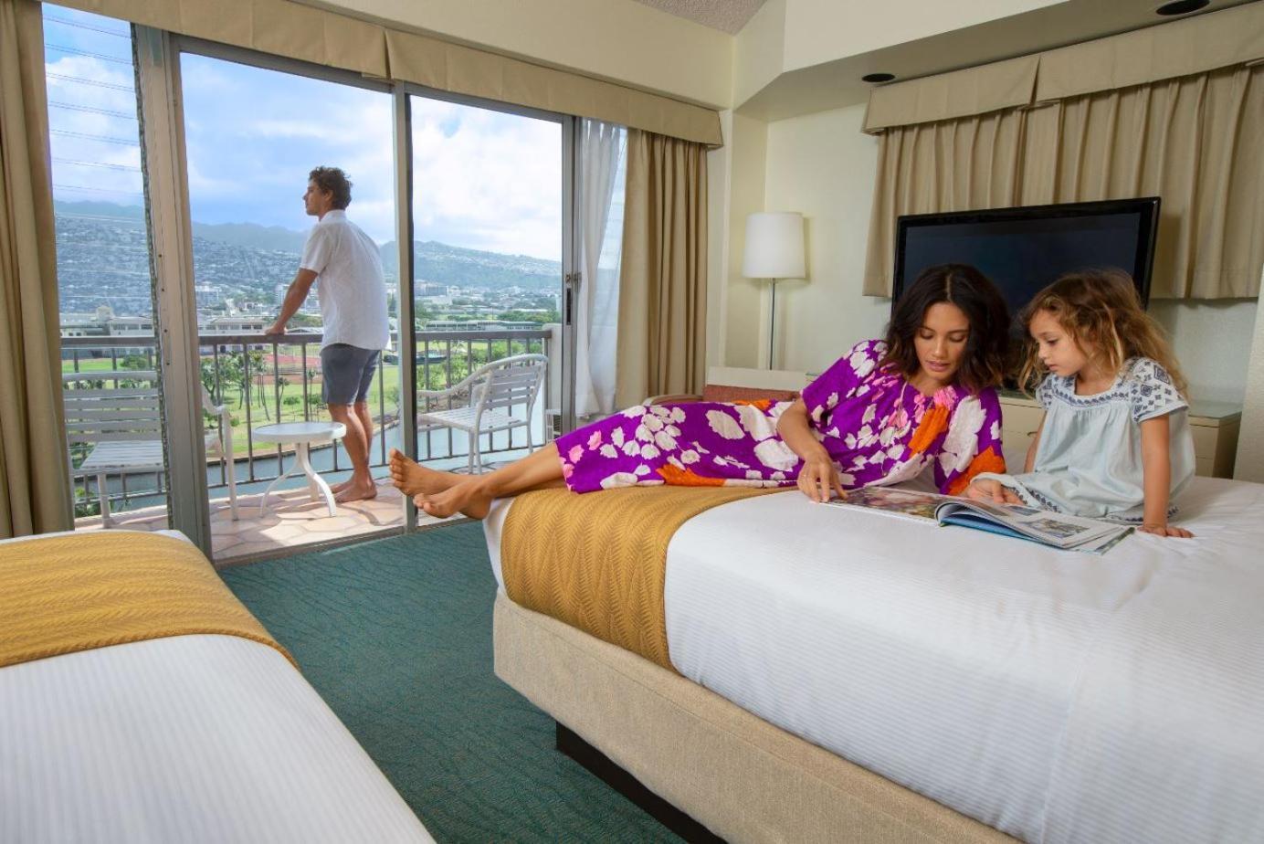 Coconut Waikiki Hotel photo 5