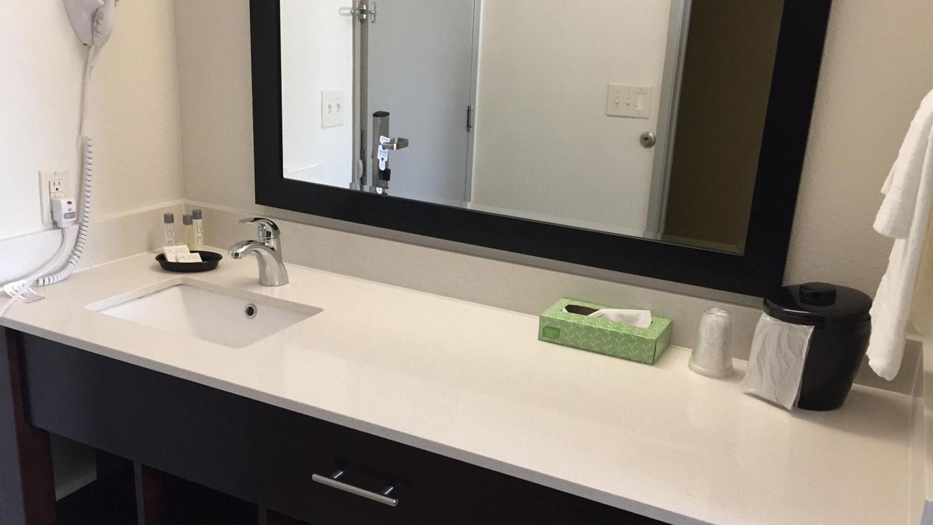 Comfort Inn & Suites Tigard near Washington Square photo 39
