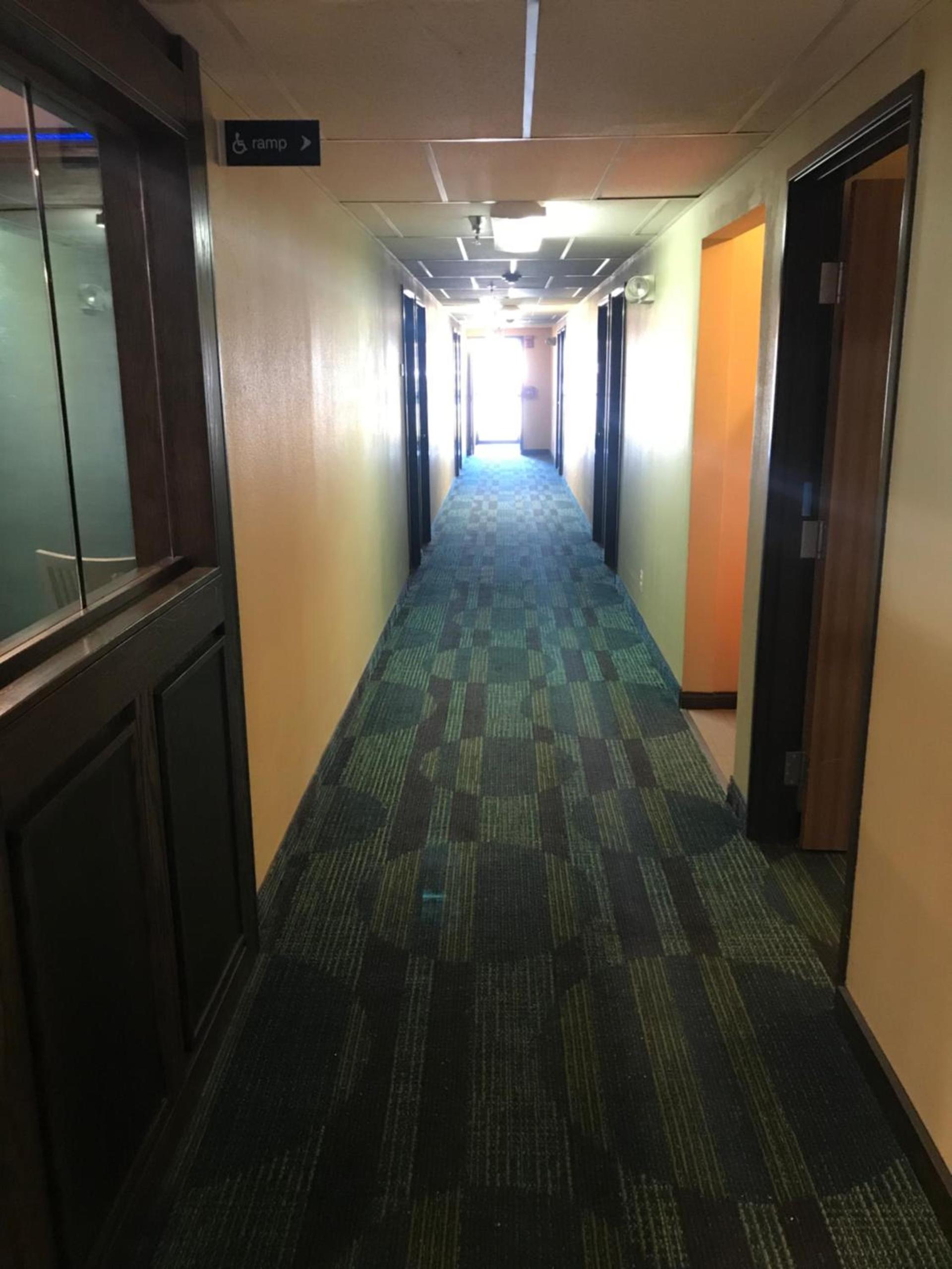 Super 8 by Wyndham Fayetteville photo 19