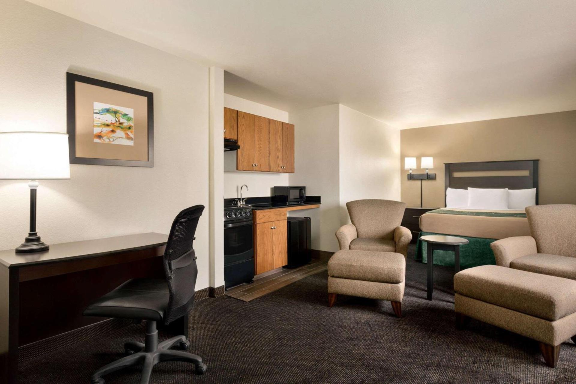 Baymont by Wyndham Glendive photo 10